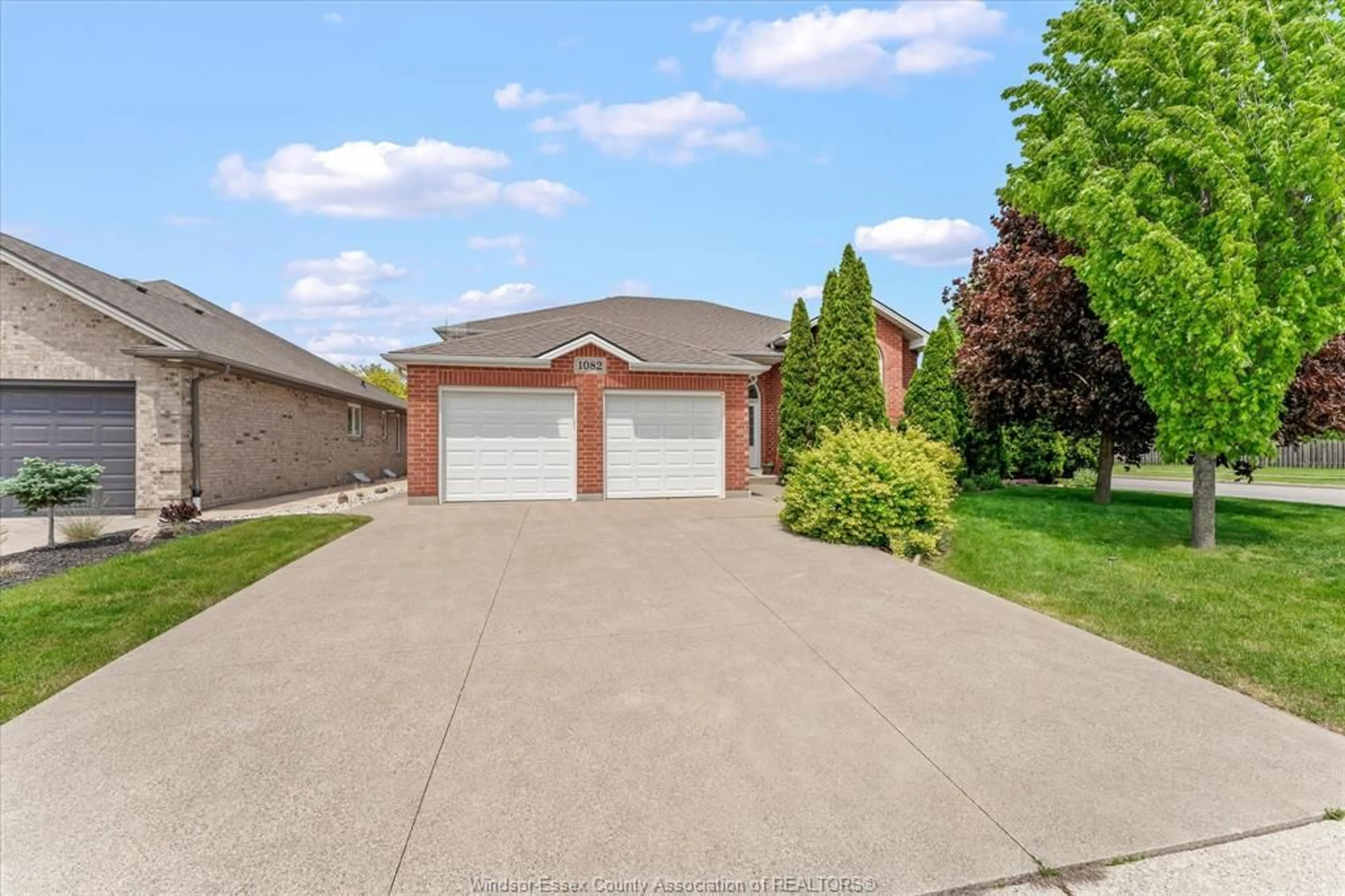 A pic from outside/outdoor area/front of a property/back of a property/a pic from drone, street for 1082 MONARCH MEADOWS, Lakeshore Ontario N0R 1A0