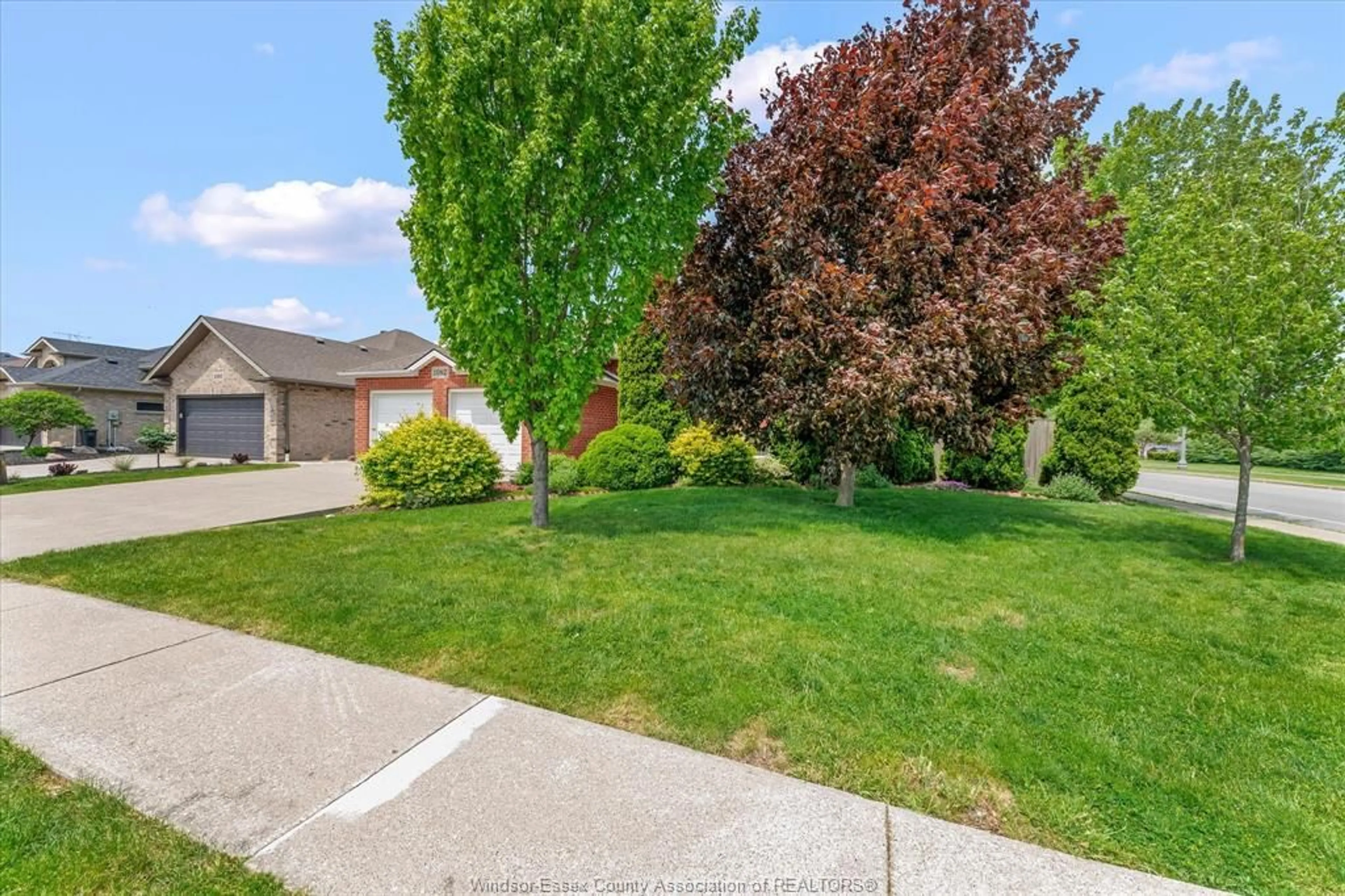 A pic from outside/outdoor area/front of a property/back of a property/a pic from drone, street for 1082 MONARCH MEADOWS, Lakeshore Ontario N0R 1A0
