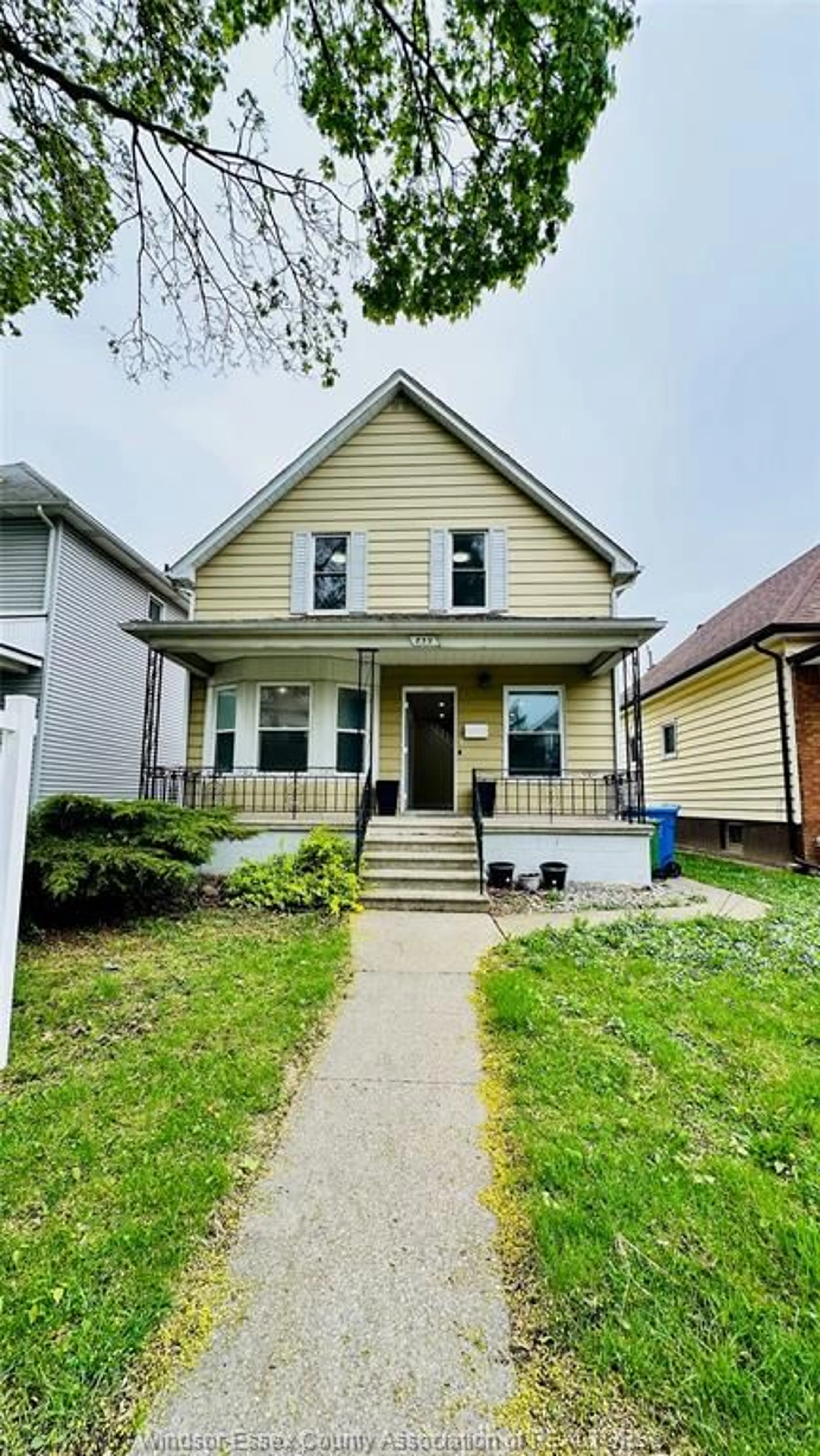 Home with vinyl exterior material, street for 859 PIERRE Ave, Windsor Ontario N9A 2K9