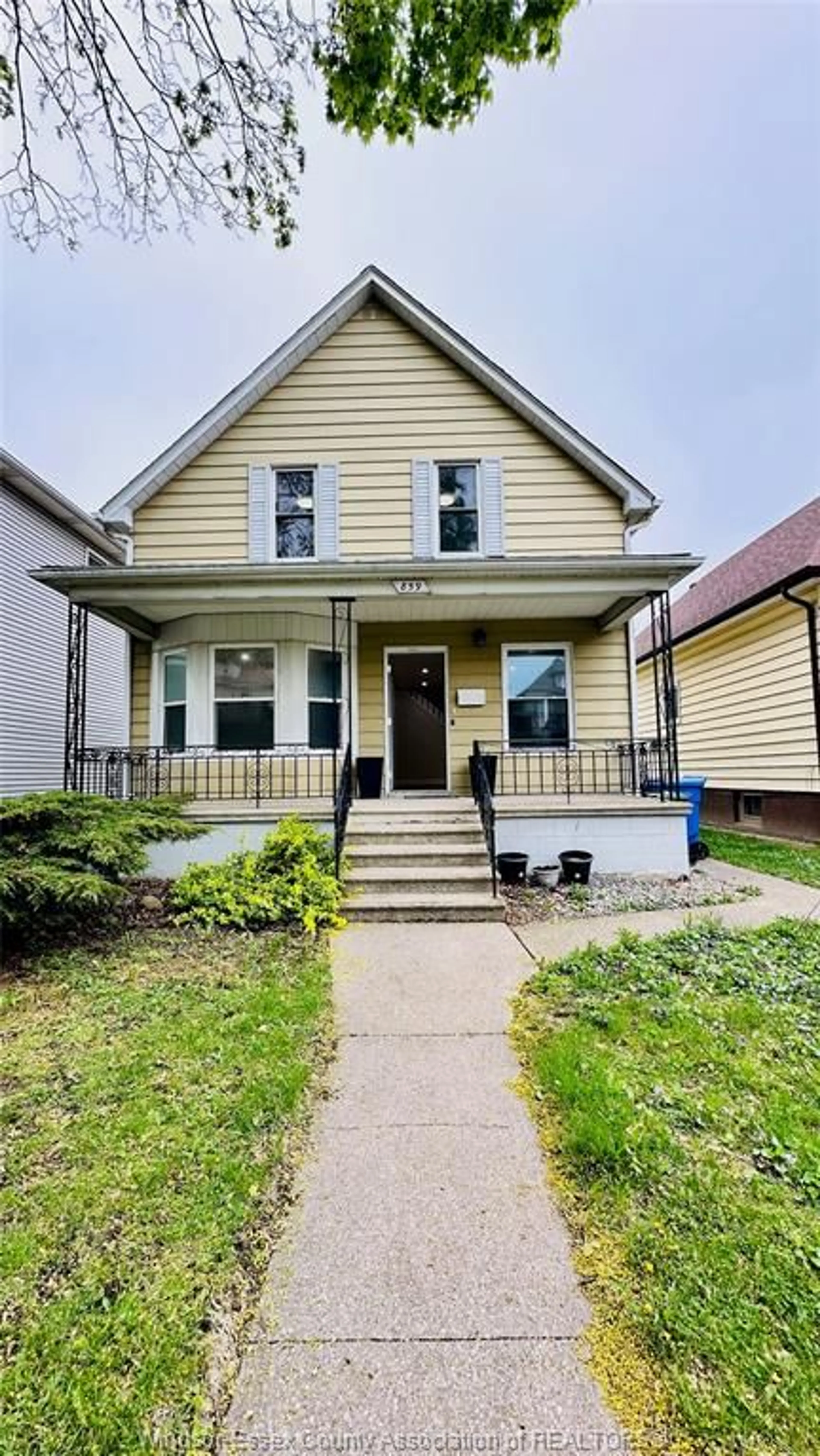 Home with vinyl exterior material, street for 859 PIERRE Ave, Windsor Ontario N9A 2K9
