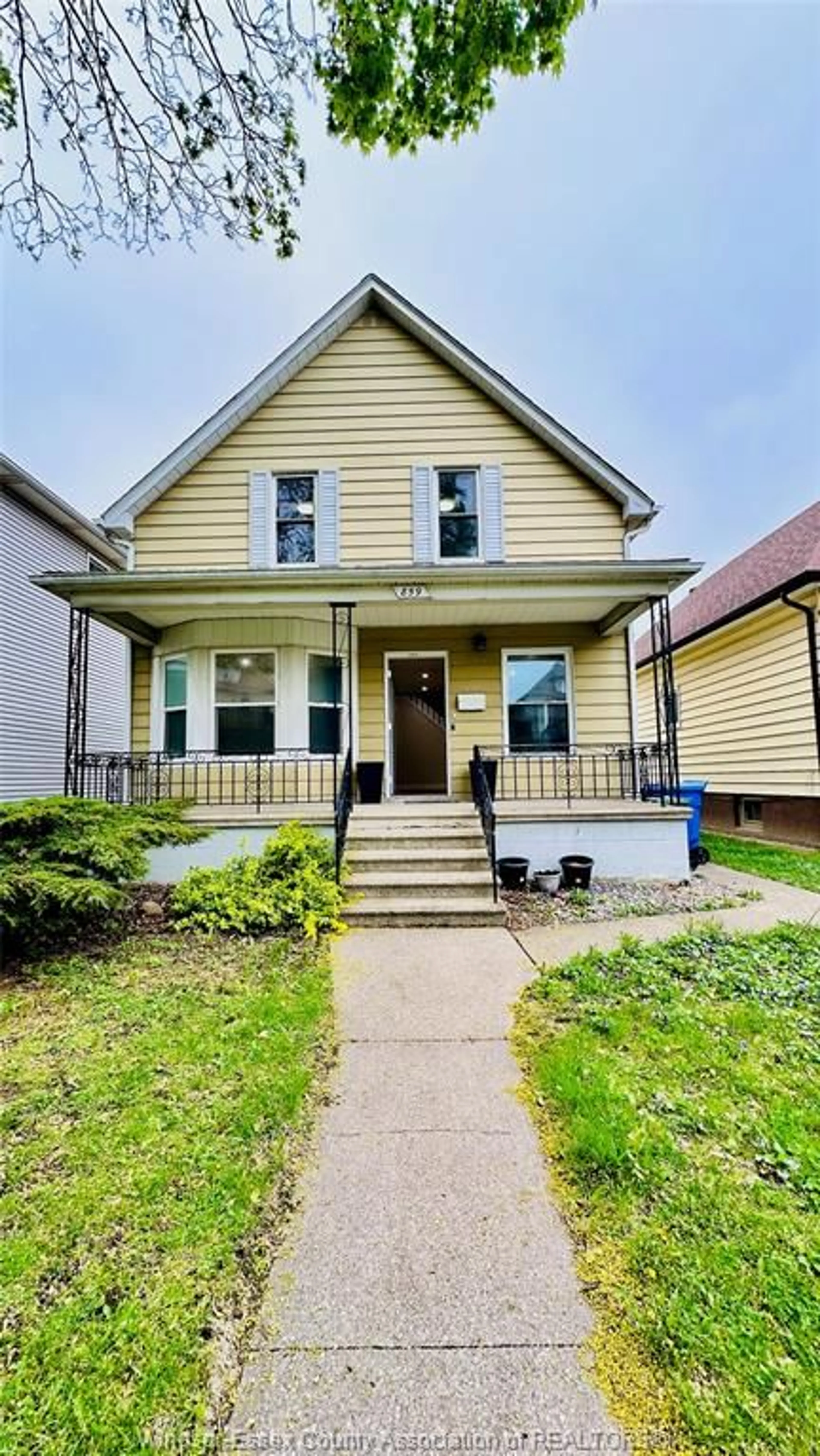 Home with vinyl exterior material, street for 859 PIERRE Ave, Windsor Ontario N9A 2K9