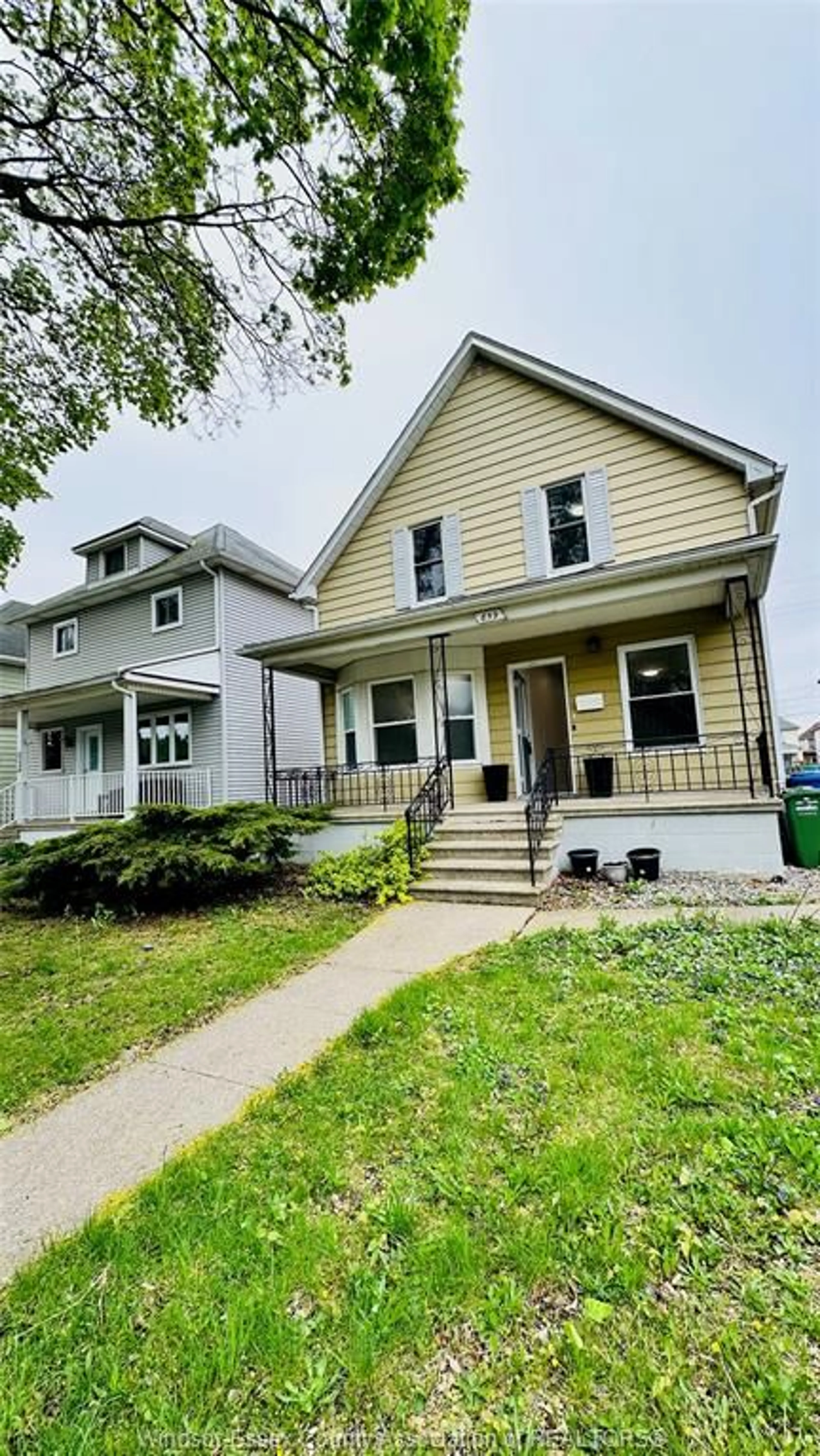 Home with vinyl exterior material, street for 859 PIERRE Ave, Windsor Ontario N9A 2K9