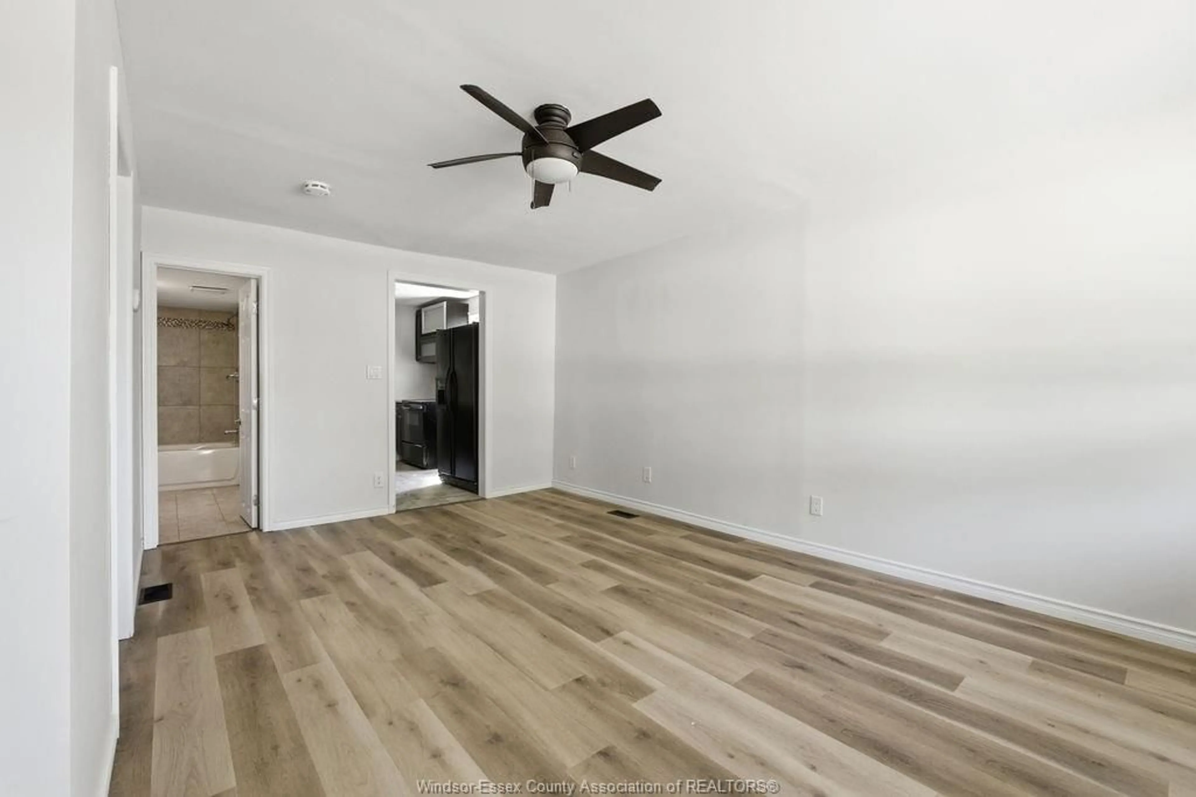 A pic of a room for 994 Josephine, Windsor Ontario N9B 2L5