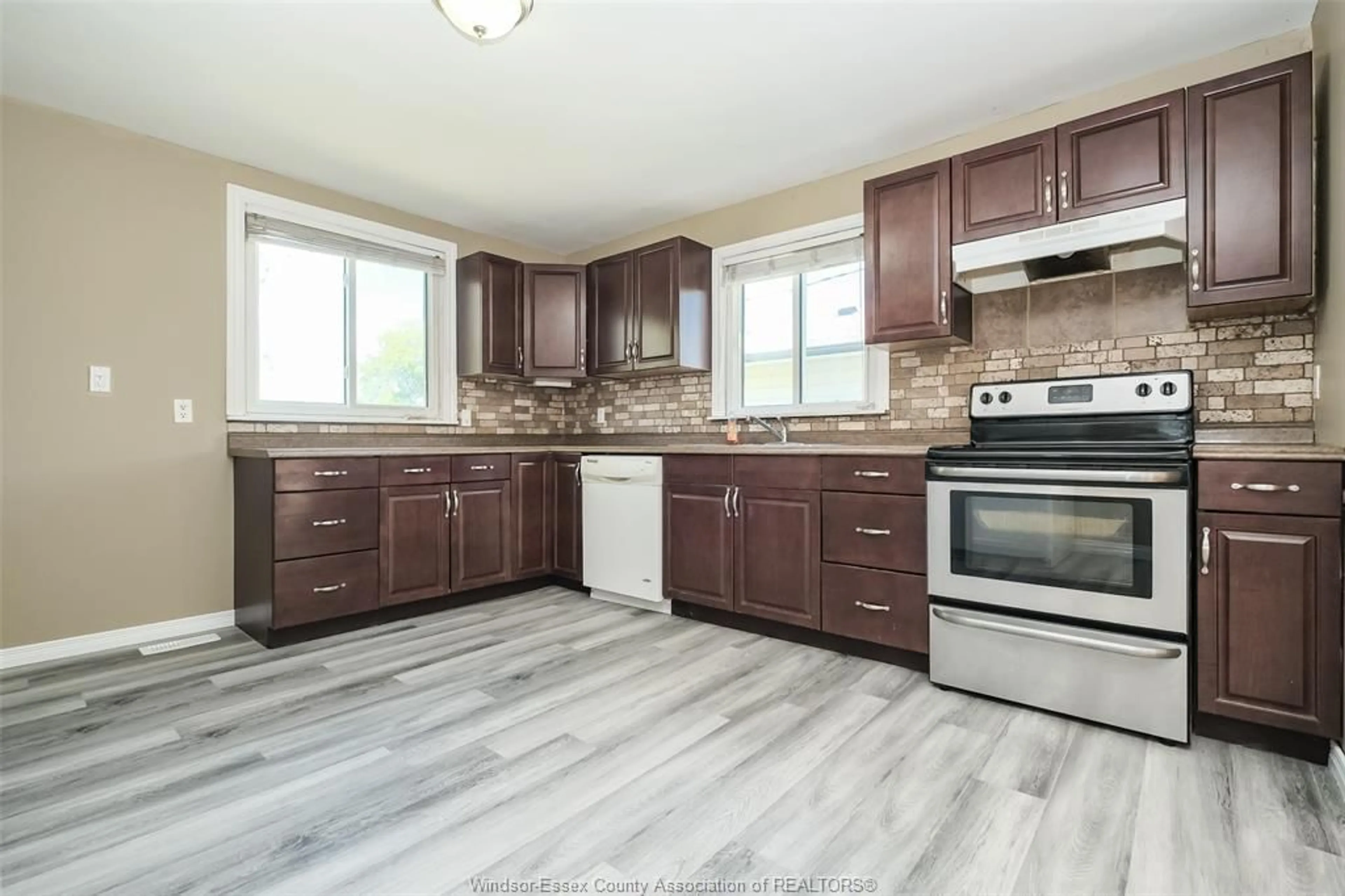 Open concept kitchen, wood/laminate floor for 1040 POPE St, LaSalle Ontario N9J 3E4