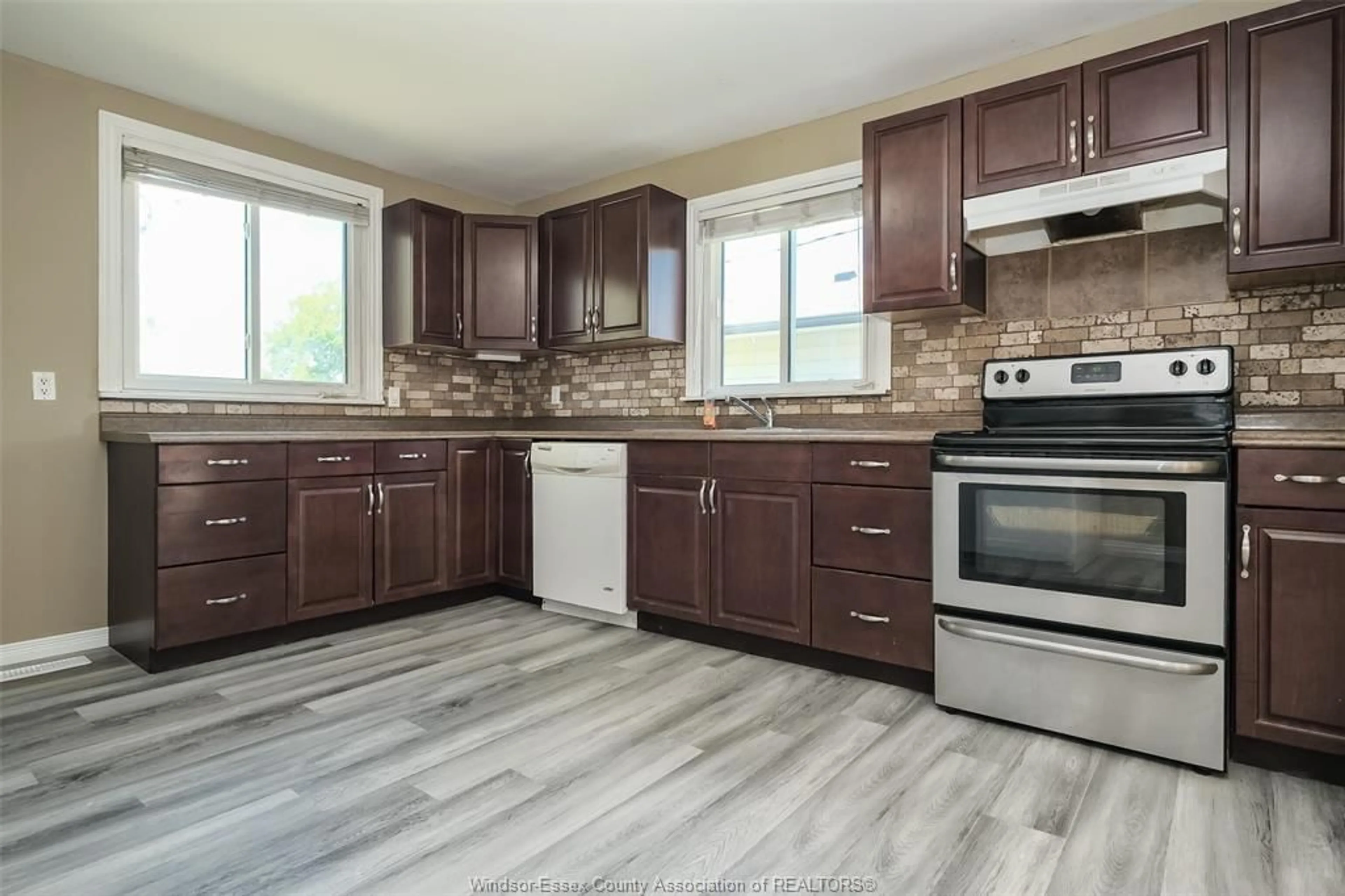 Open concept kitchen, unknown for 1040 POPE St, LaSalle Ontario N9J 3E4