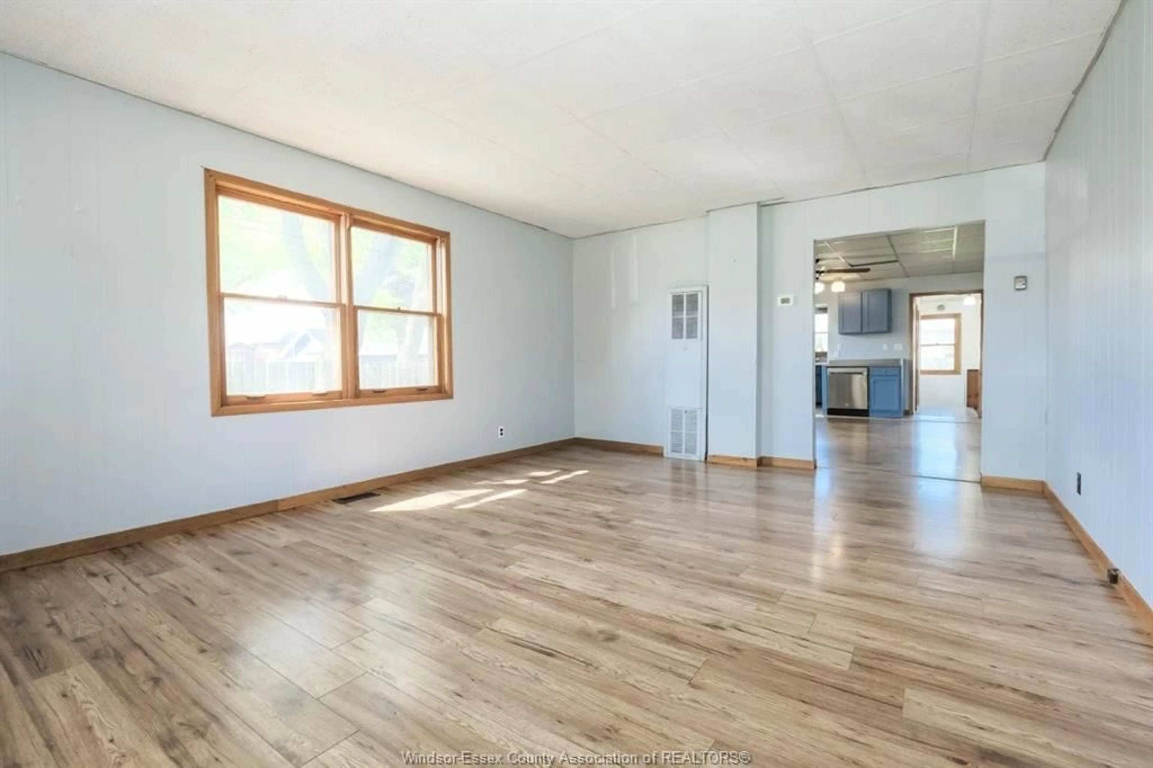 A pic of a room for 327 BOUFFARD, LaSalle Ontario N9J 1G3