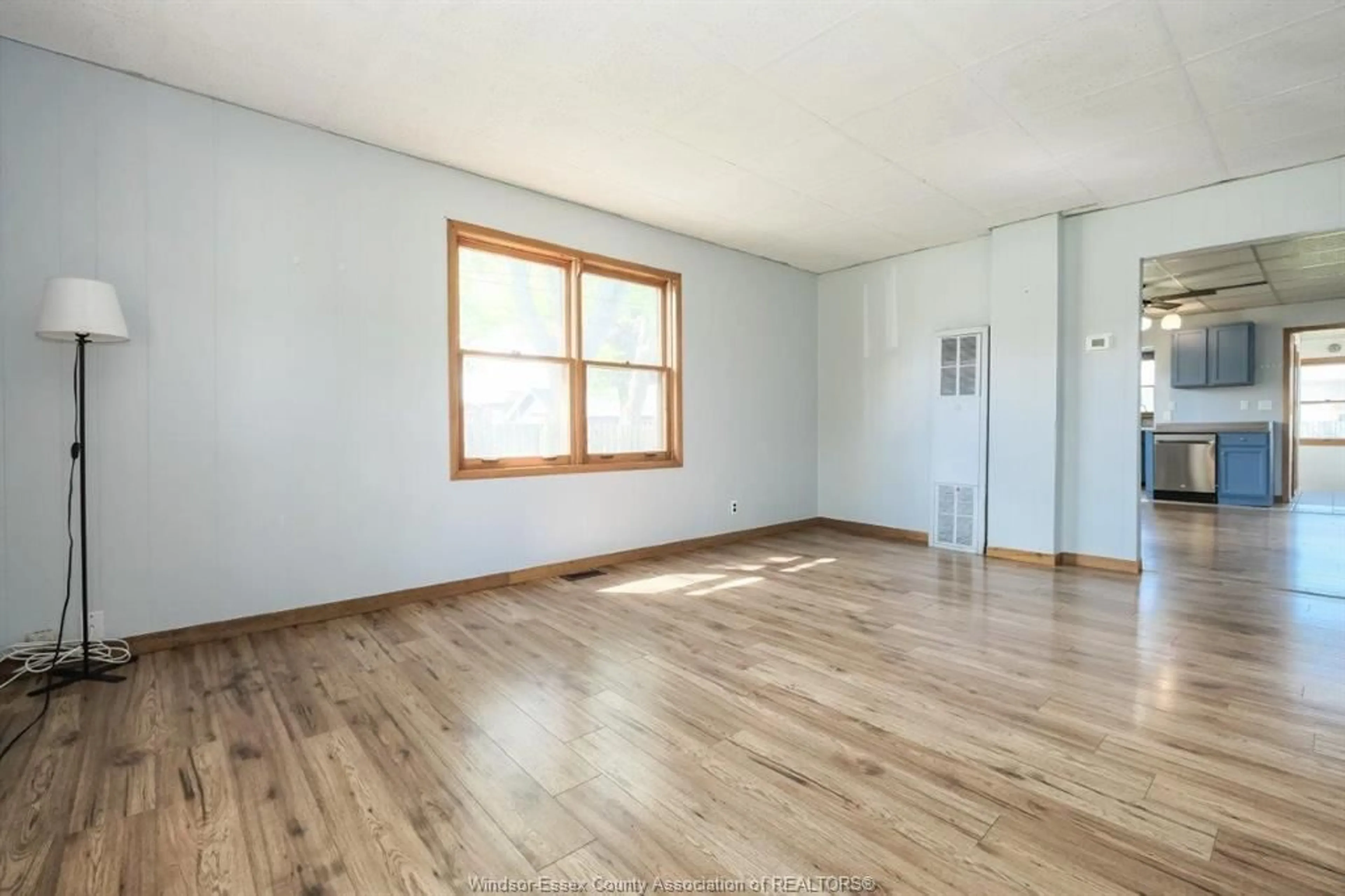 A pic of a room for 327 BOUFFARD, LaSalle Ontario N9J 1G3