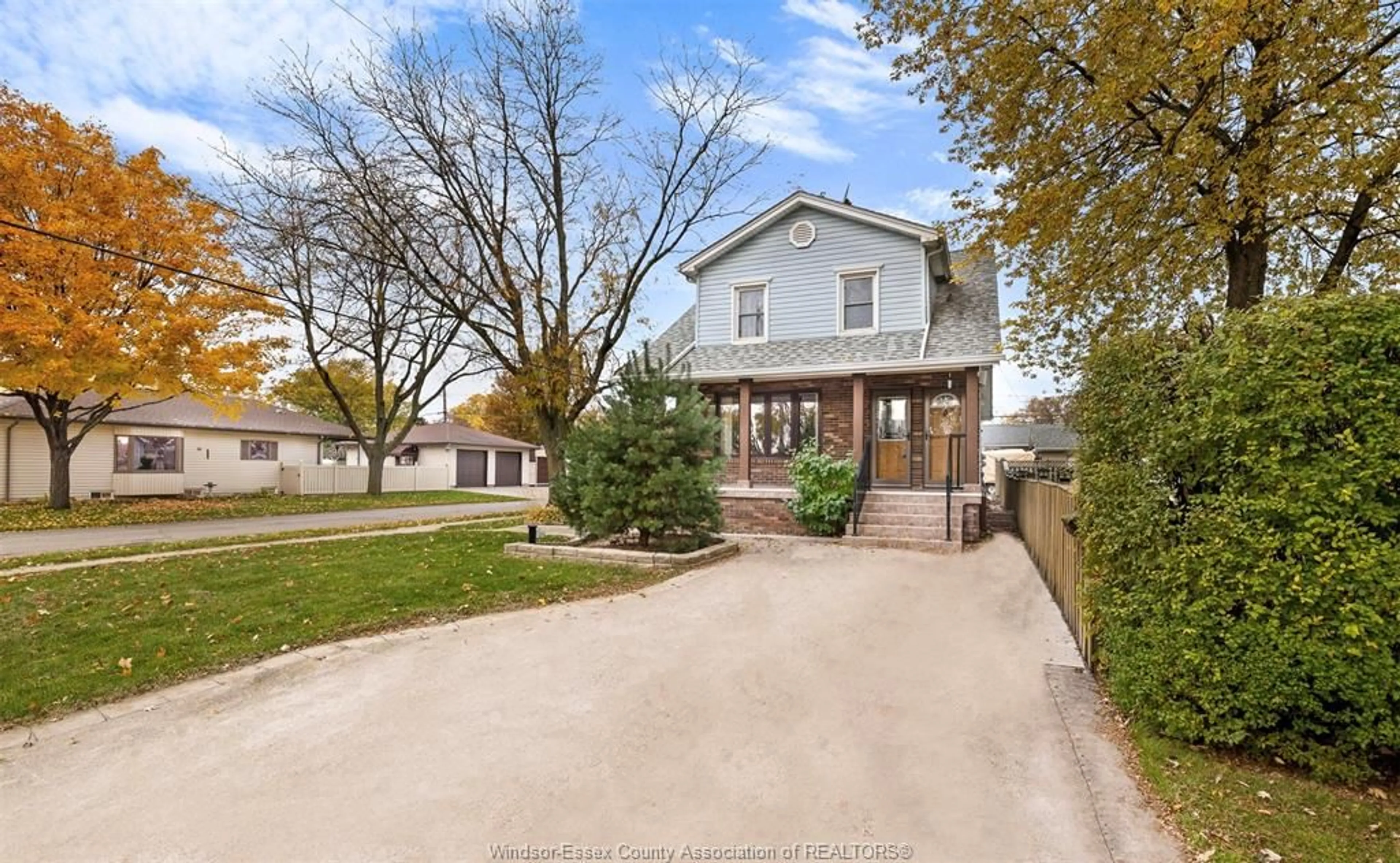A pic from outside/outdoor area/front of a property/back of a property/a pic from drone, street for 704 BENSETTE, Windsor Ontario N8X 2Z1