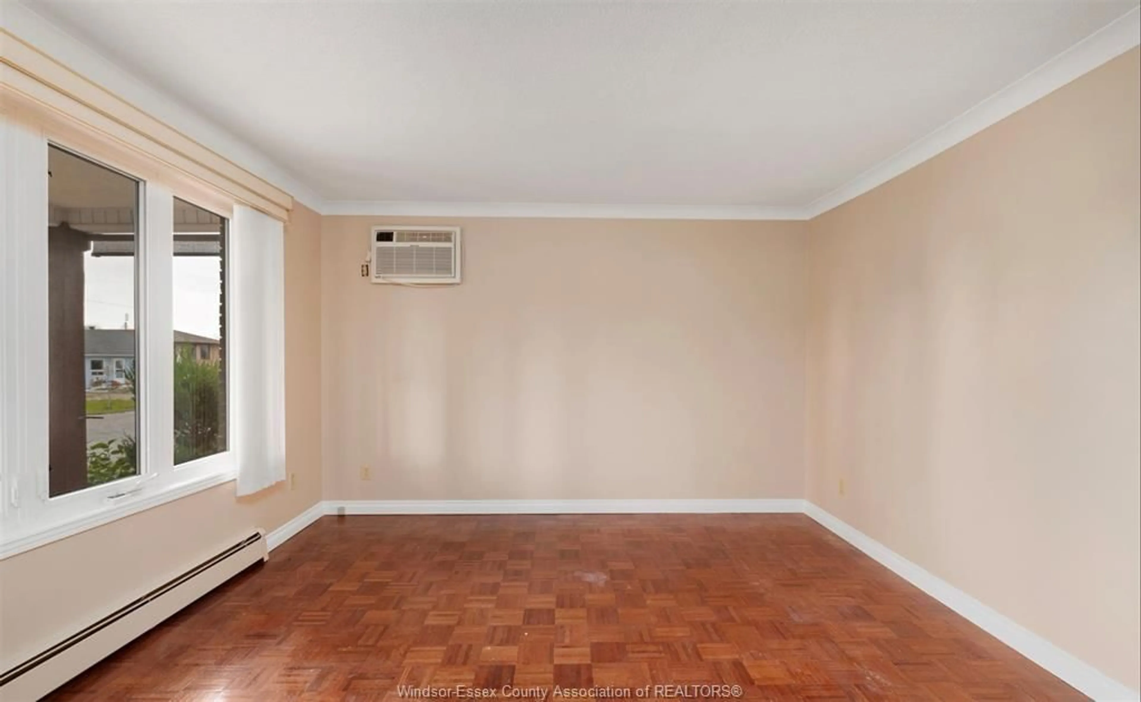 A pic of a room for 704 BENSETTE, Windsor Ontario N8X 2Z1