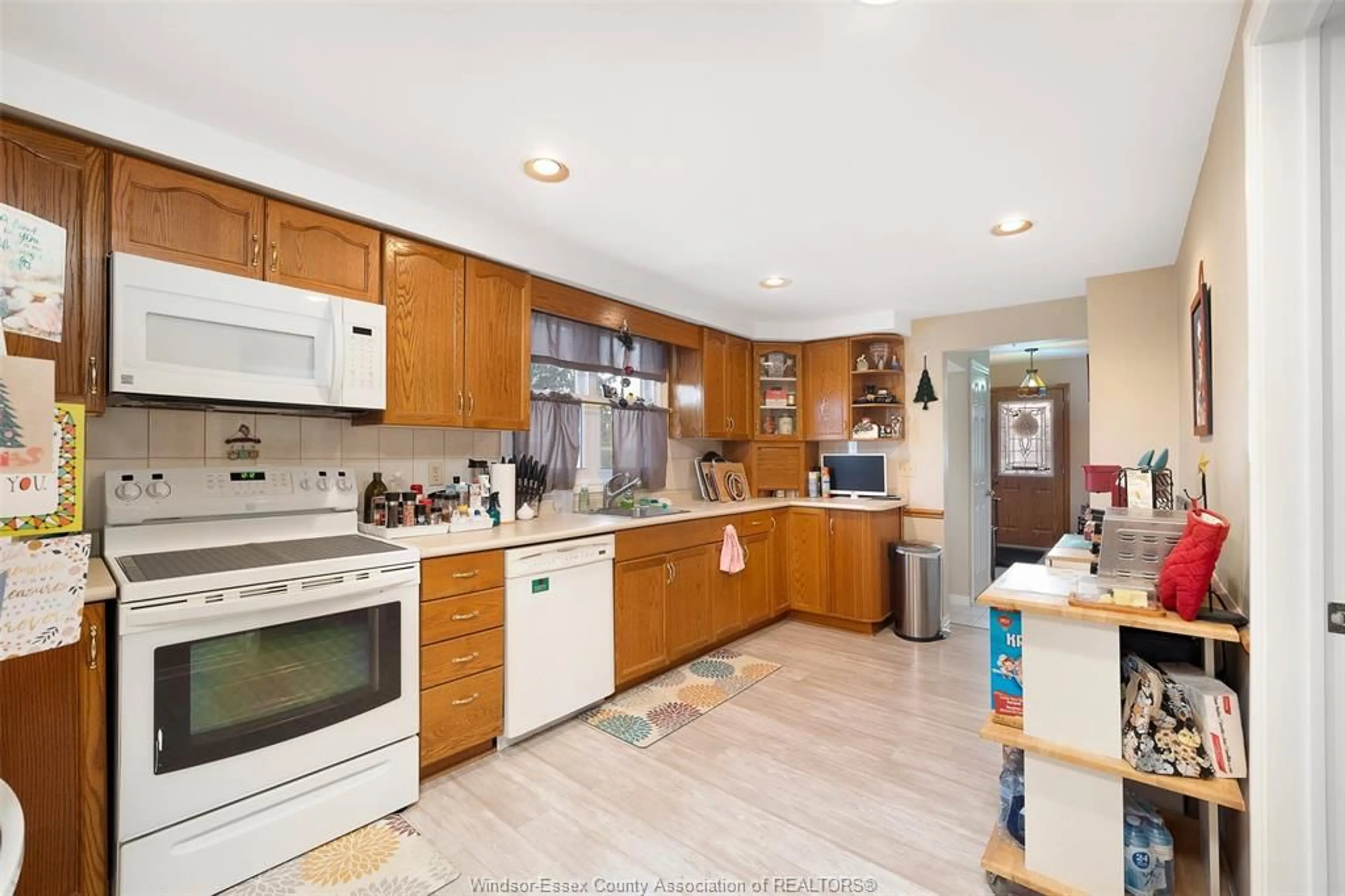 Standard kitchen, ceramic/tile floor for 704 BENSETTE, Windsor Ontario N8X 2Z1