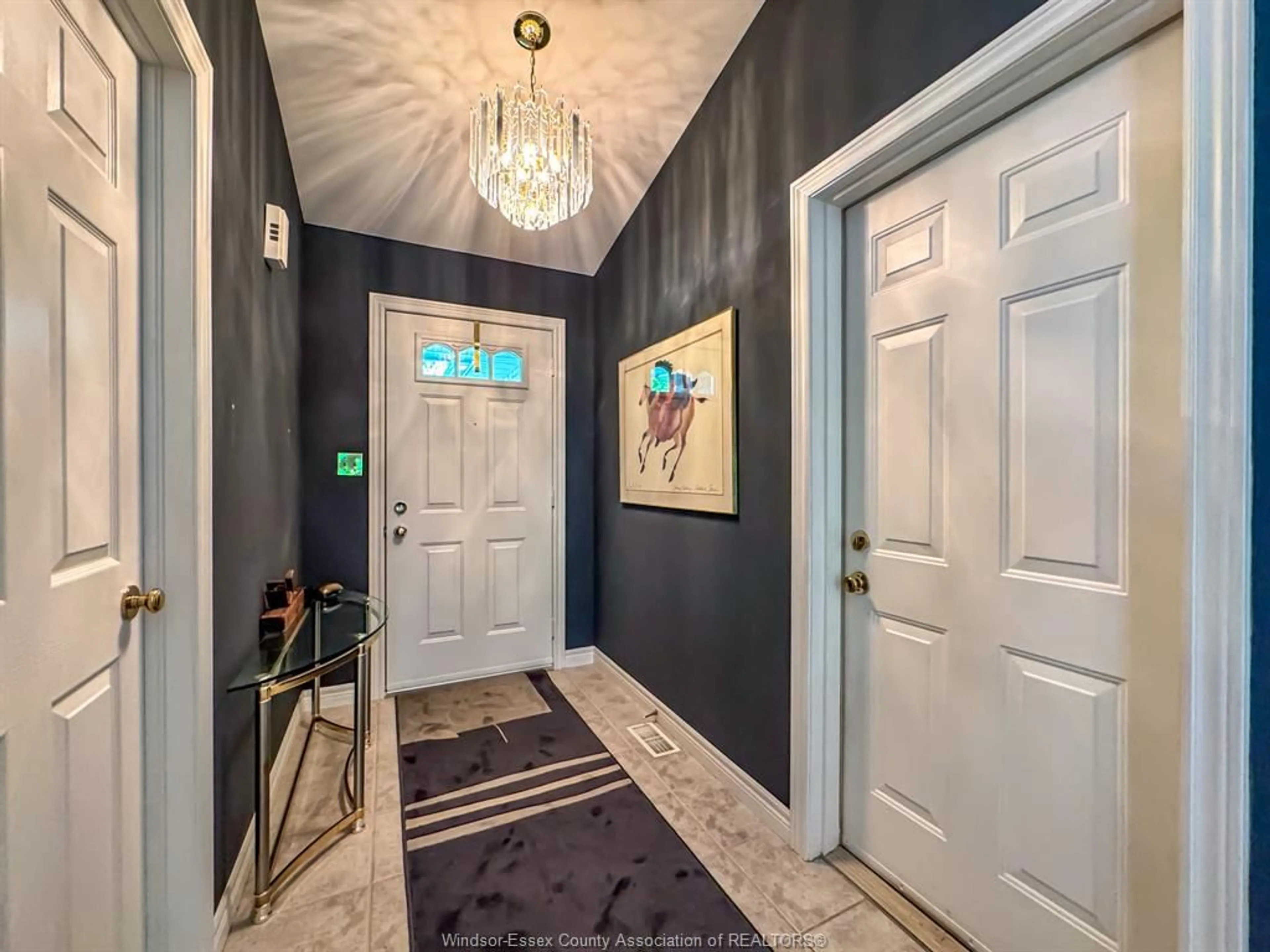 Indoor entryway for 11445 ARVILLA, Windsor Ontario N8P 1L5