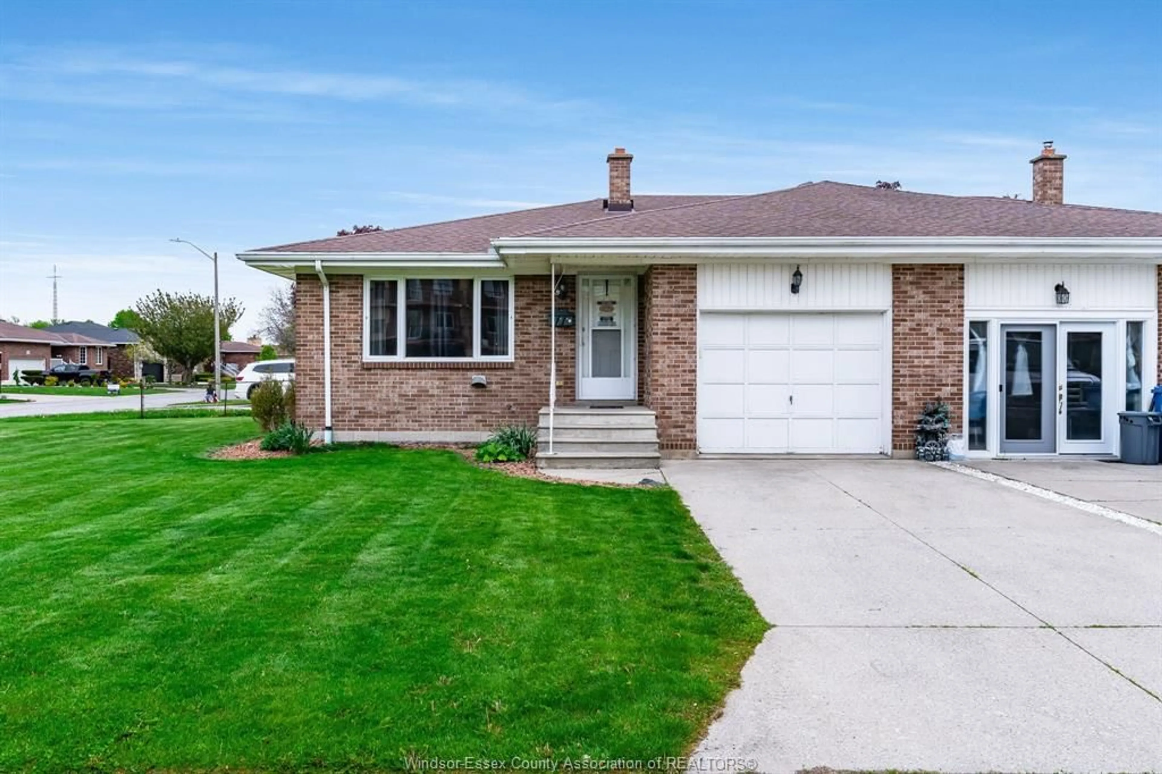 Home with brick exterior material, street for 11 Elizabeth Cres, Leamington Ontario N8H 4P7