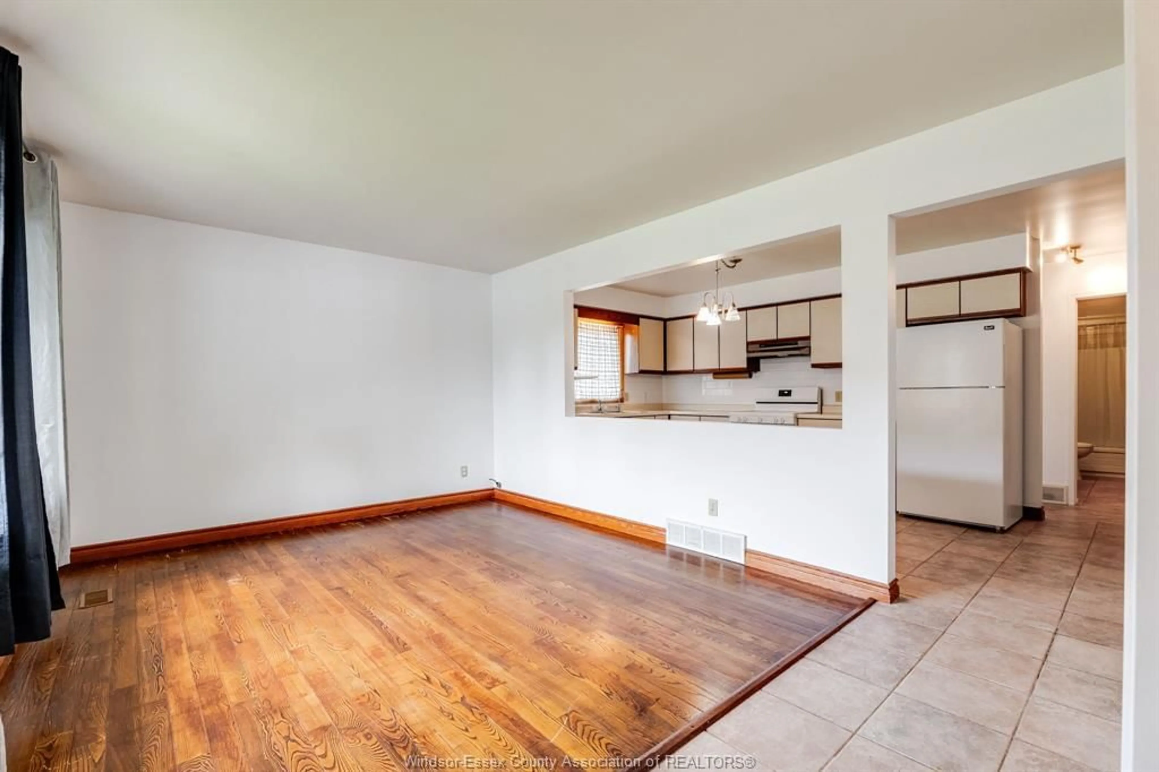 A pic of a room for 11 Elizabeth Cres, Leamington Ontario N8H 4P7