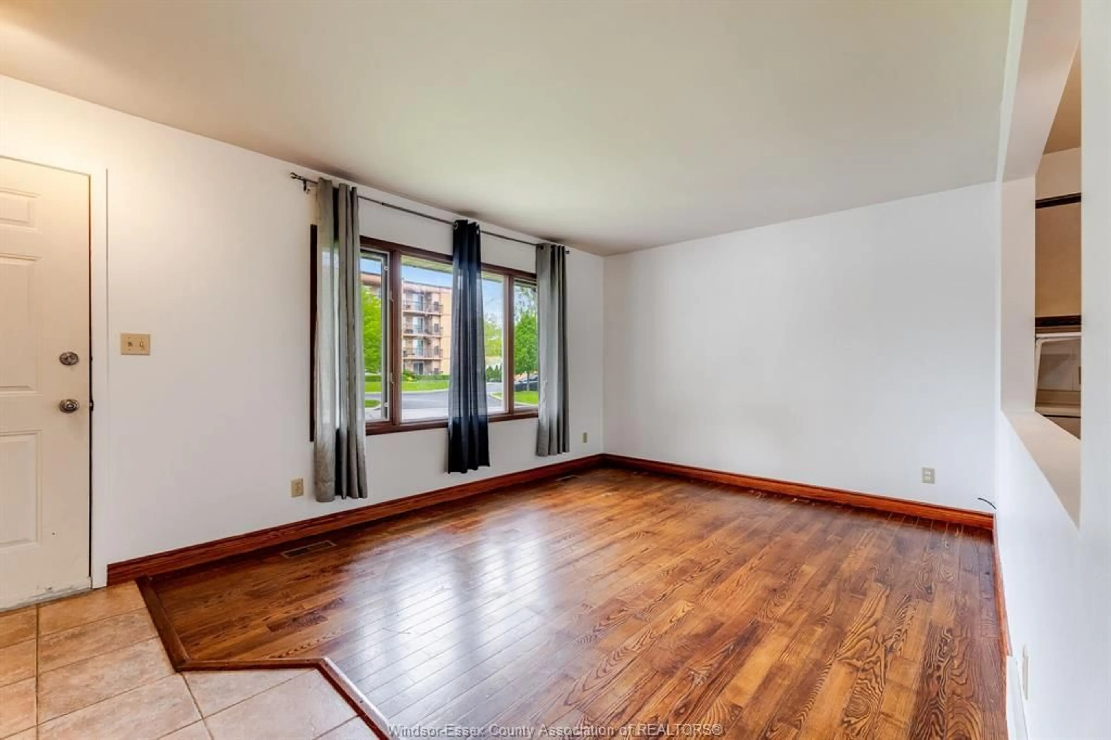 A pic of a room for 11 Elizabeth Cres, Leamington Ontario N8H 4P7
