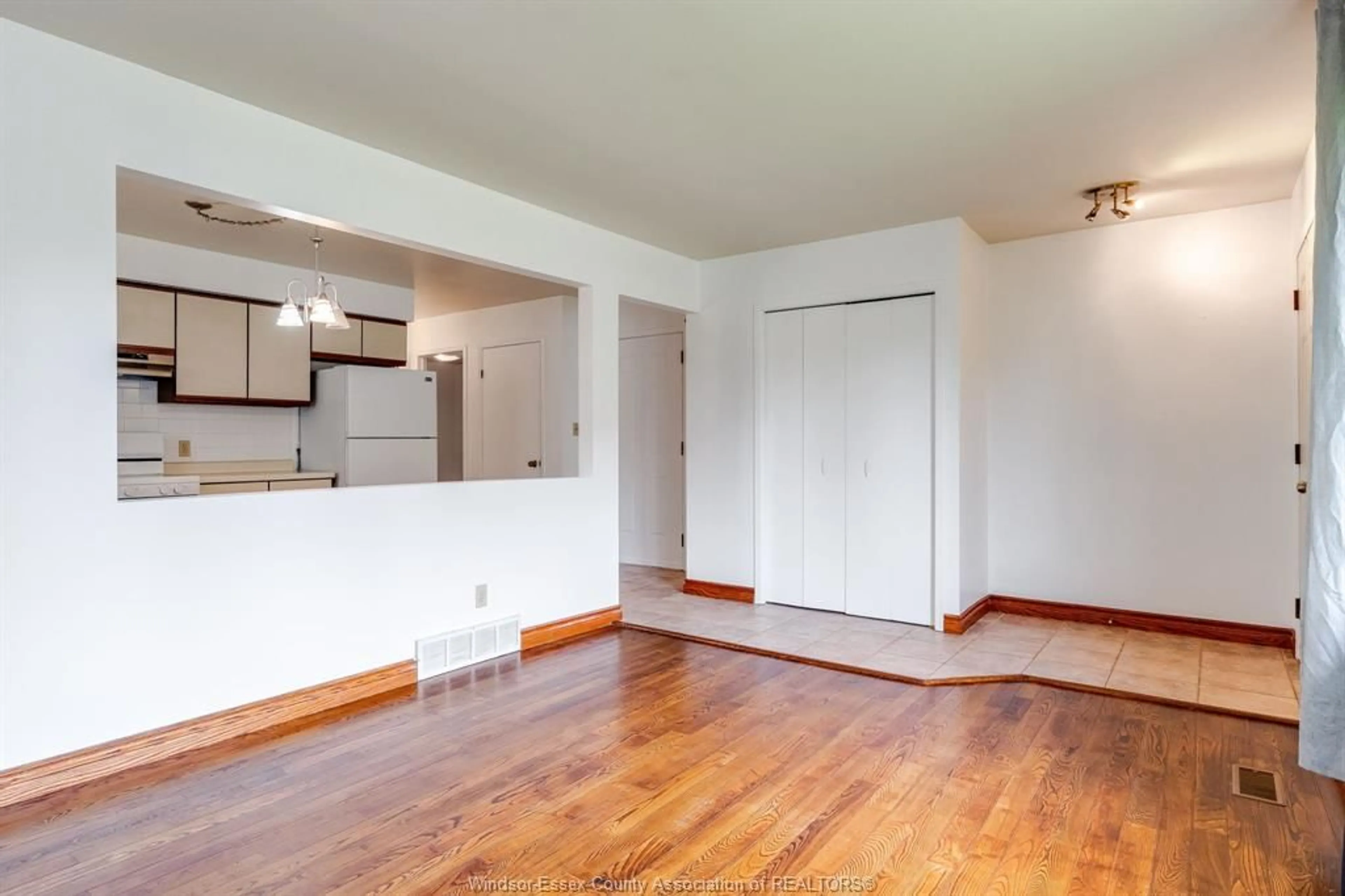 A pic of a room for 11 Elizabeth Cres, Leamington Ontario N8H 4P7