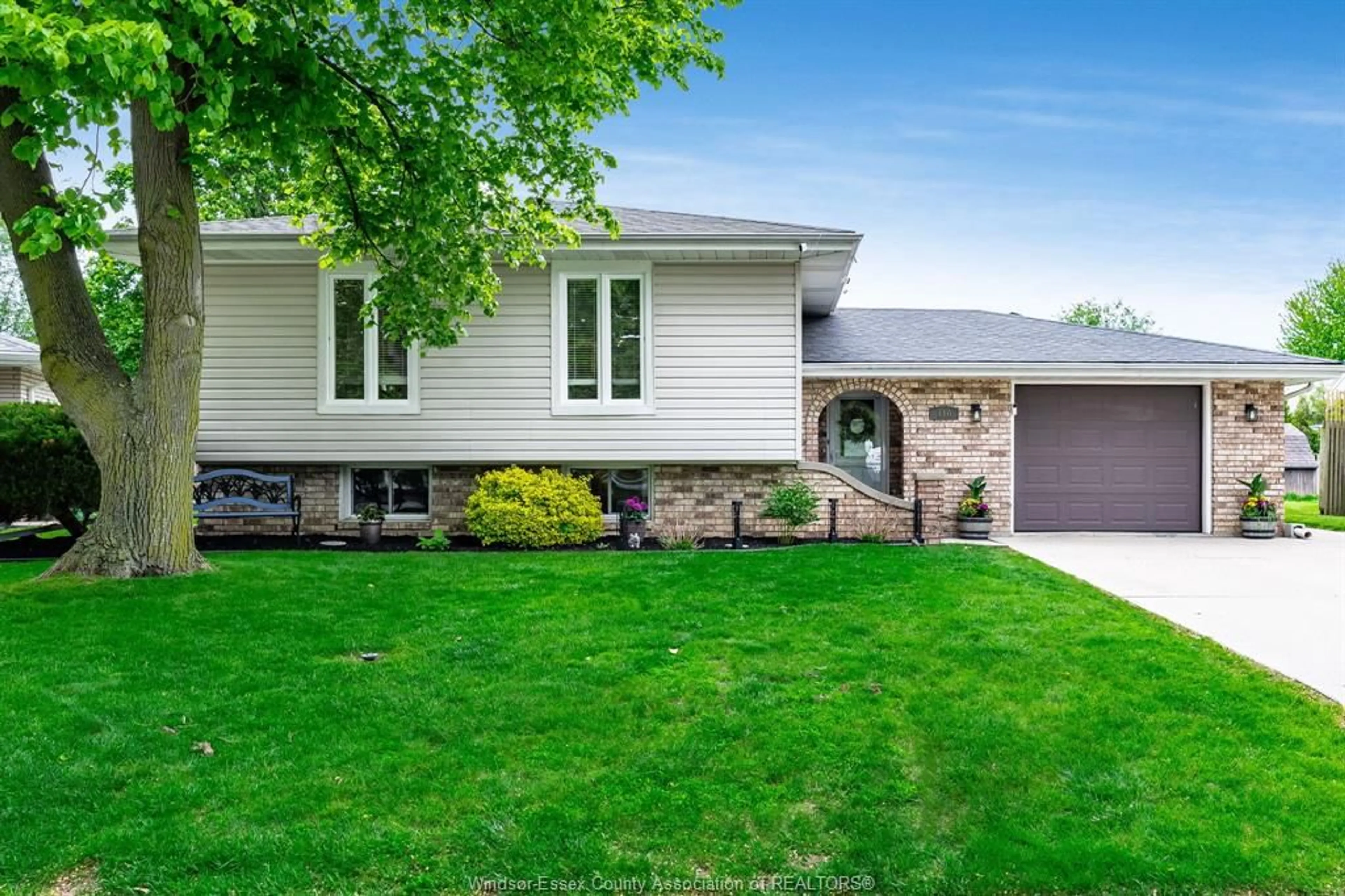Home with brick exterior material, street for 110 McCallum Dr, Kingsville Ontario N9Y 1G7