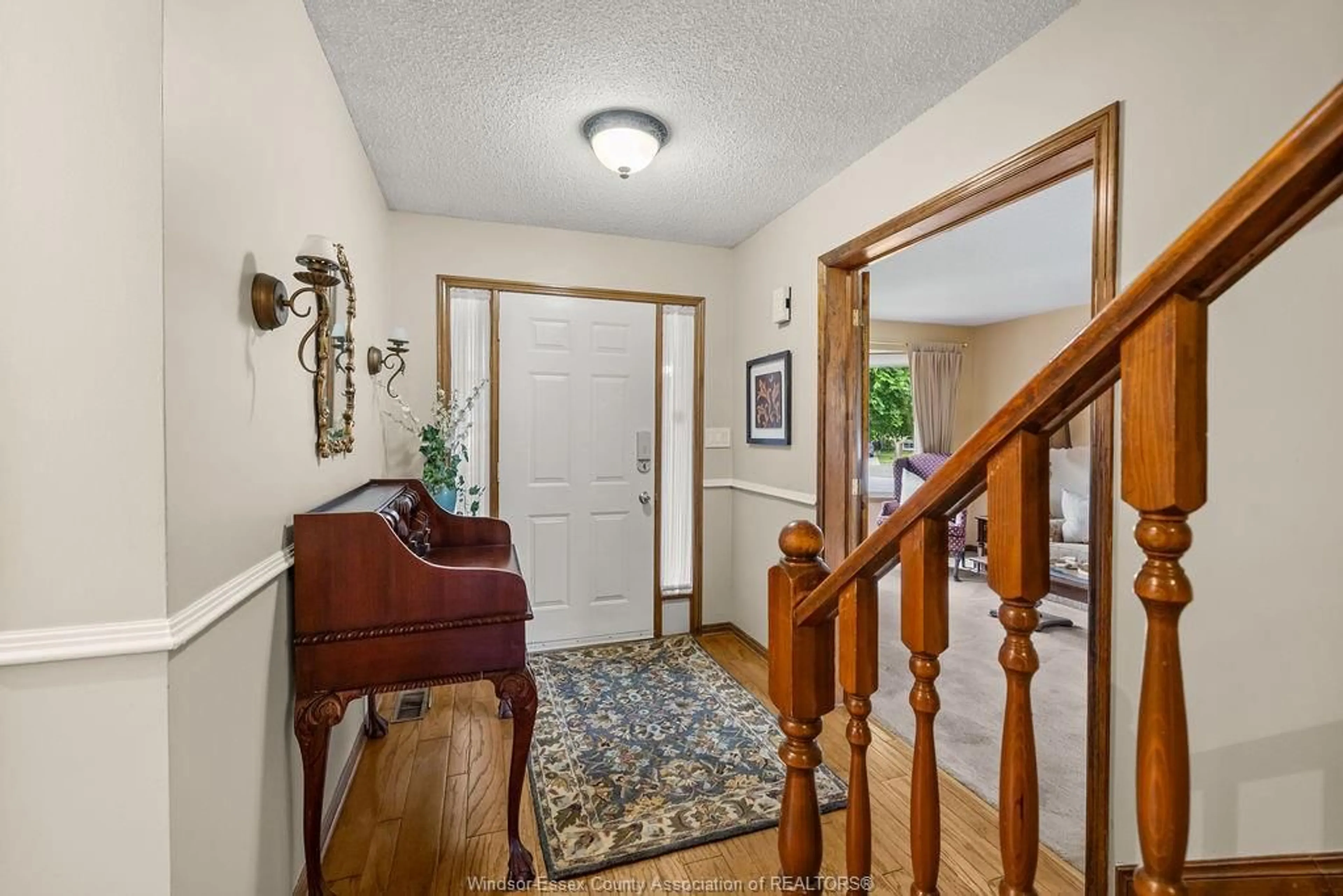 Indoor entryway for 12076 ST. THOMAS Cres, Tecumseh Ontario N8N 3V7