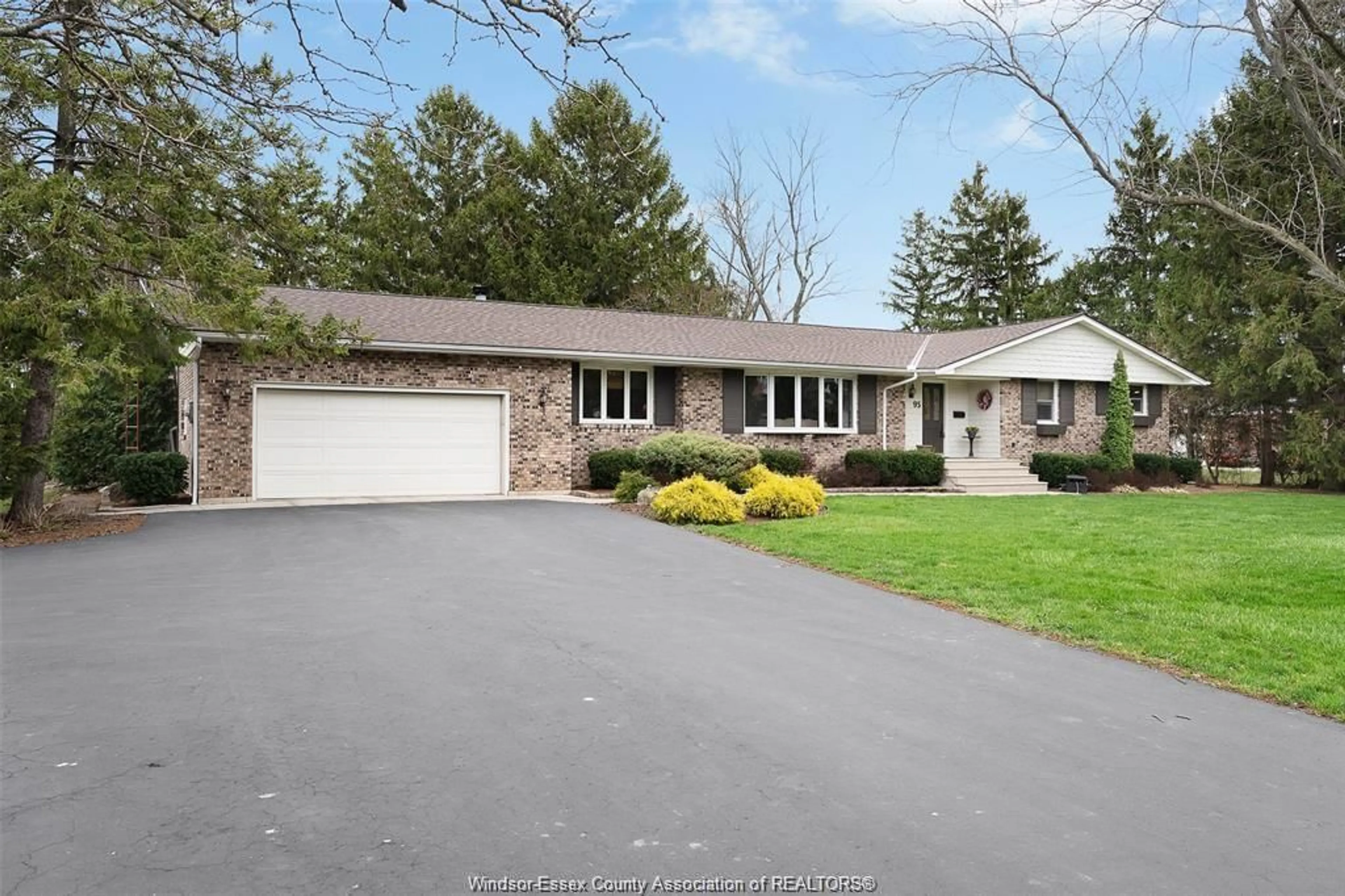 Unknown for 95 LAPOINTE St, Lakeshore Ontario N8M 2X4
