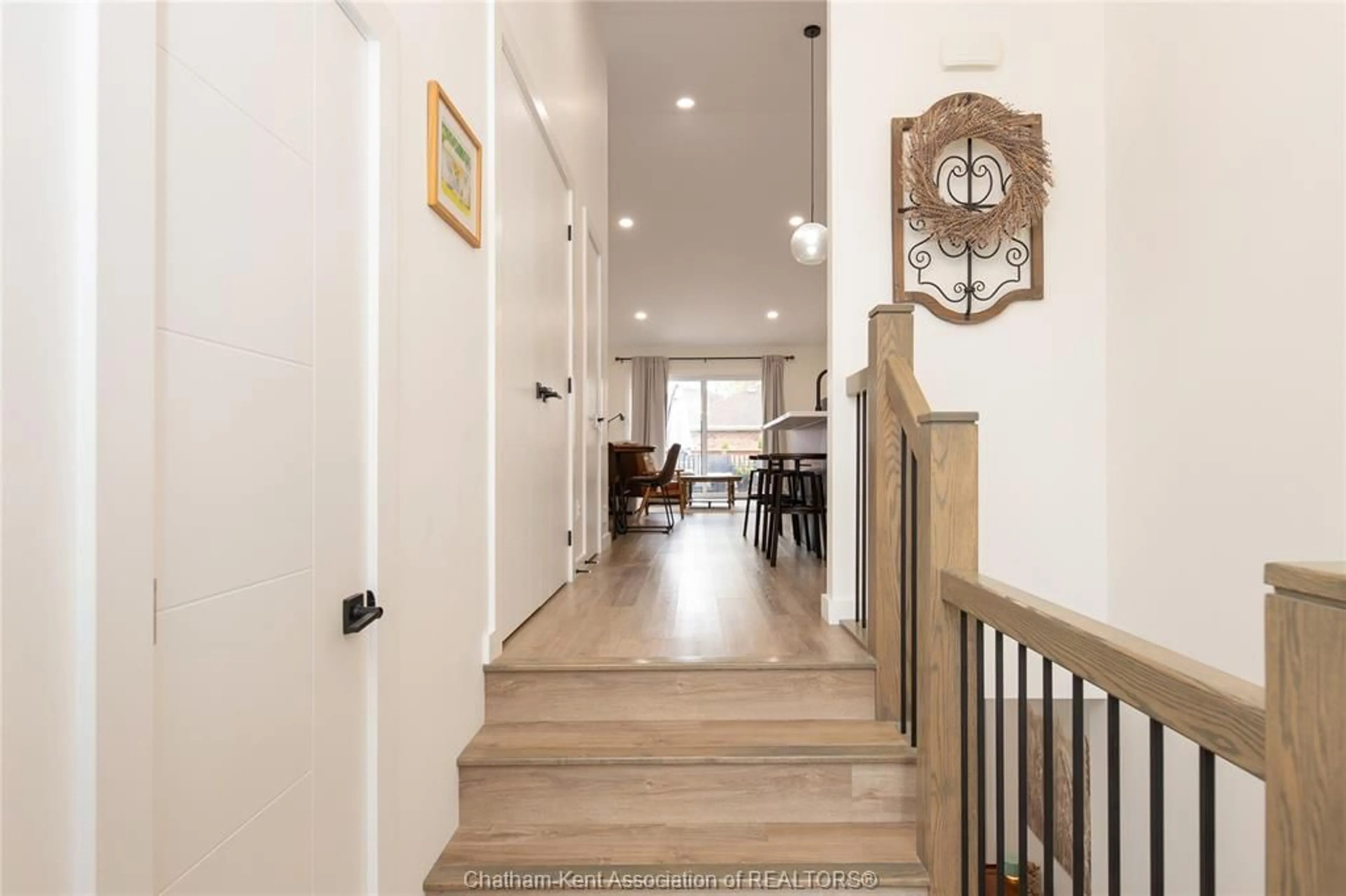 Indoor entryway for 14 Clara Cres, Chatham Ontario N7M 0R8