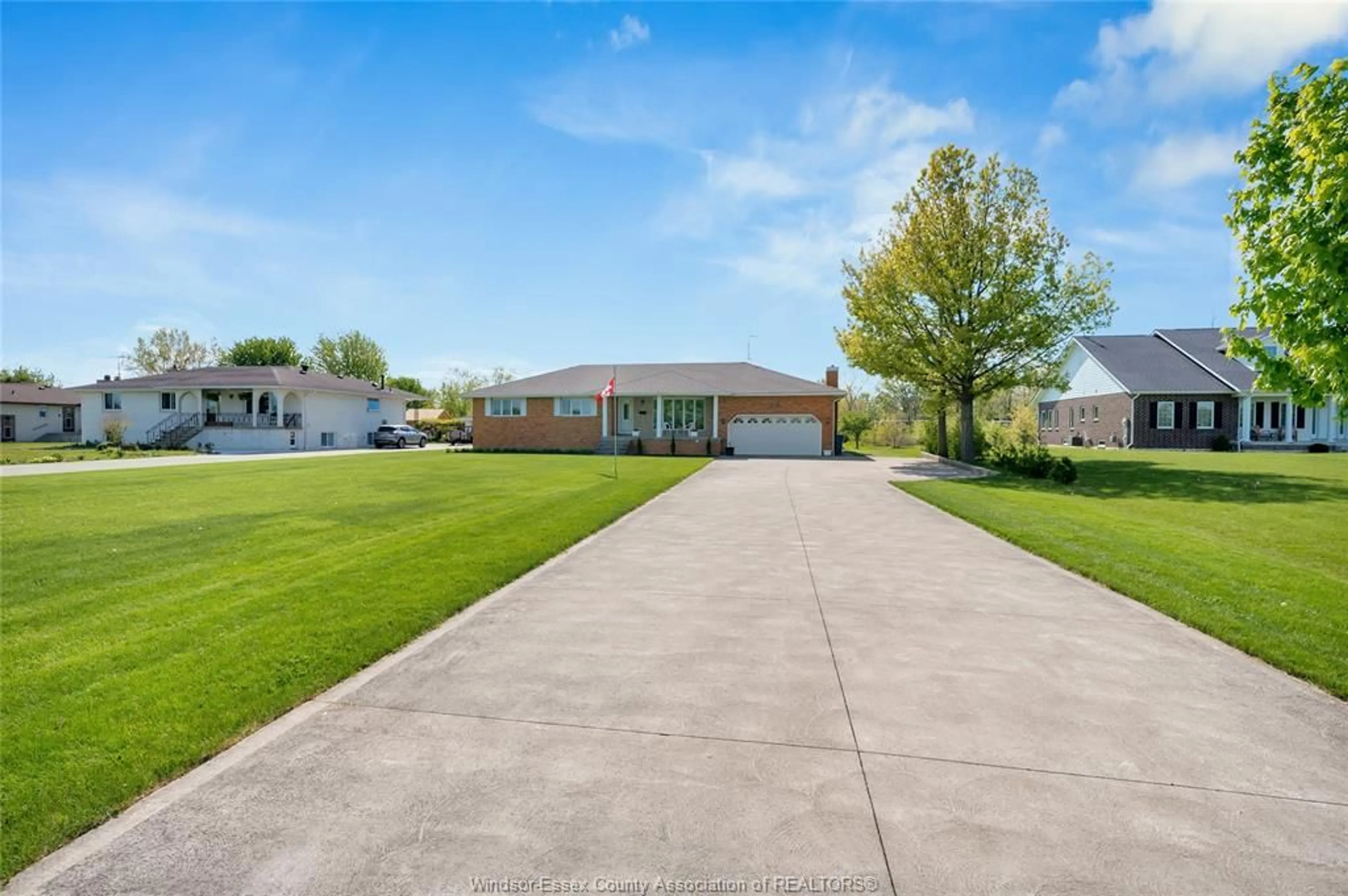 A pic from outside/outdoor area/front of a property/back of a property/a pic from drone, street for 662 SECOND CONCESSION, Amherstburg Ontario N9V 3R3