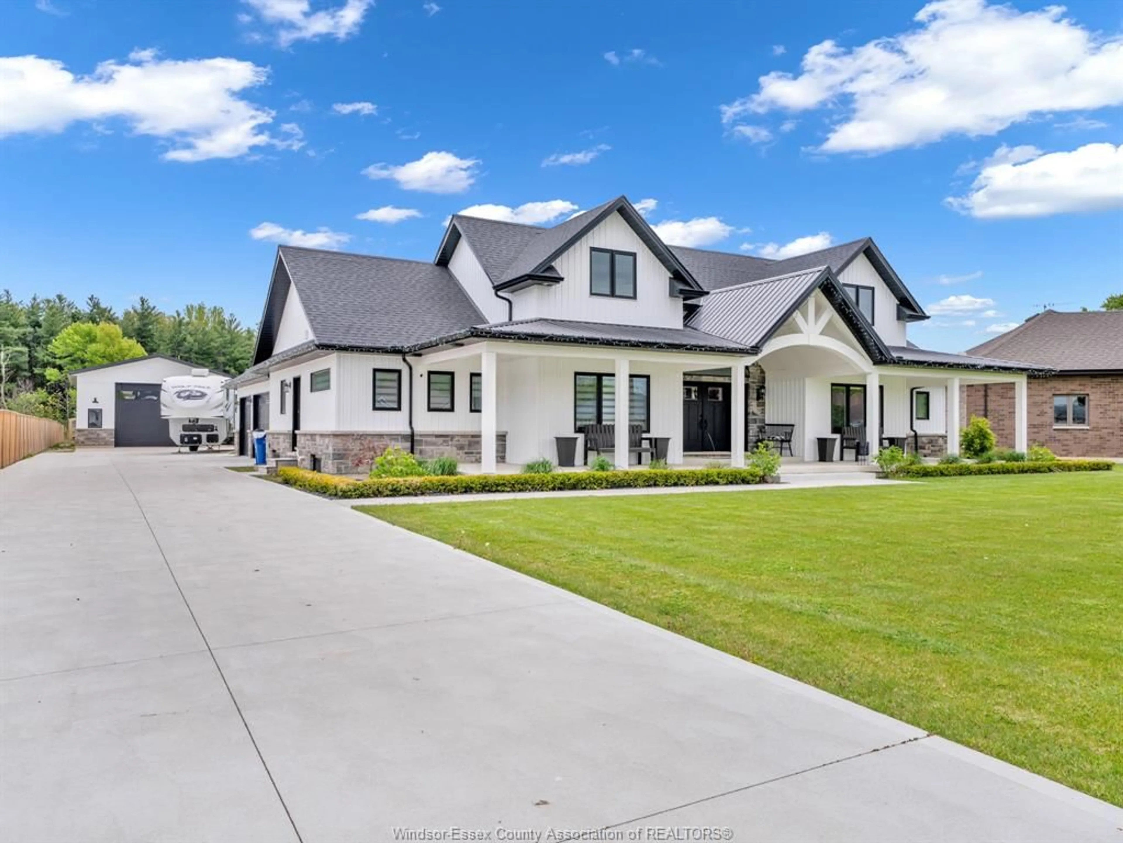 Home with vinyl exterior material, unknown for 618 MIDDLETON Line, Wheatley Ontario N0P 2P0