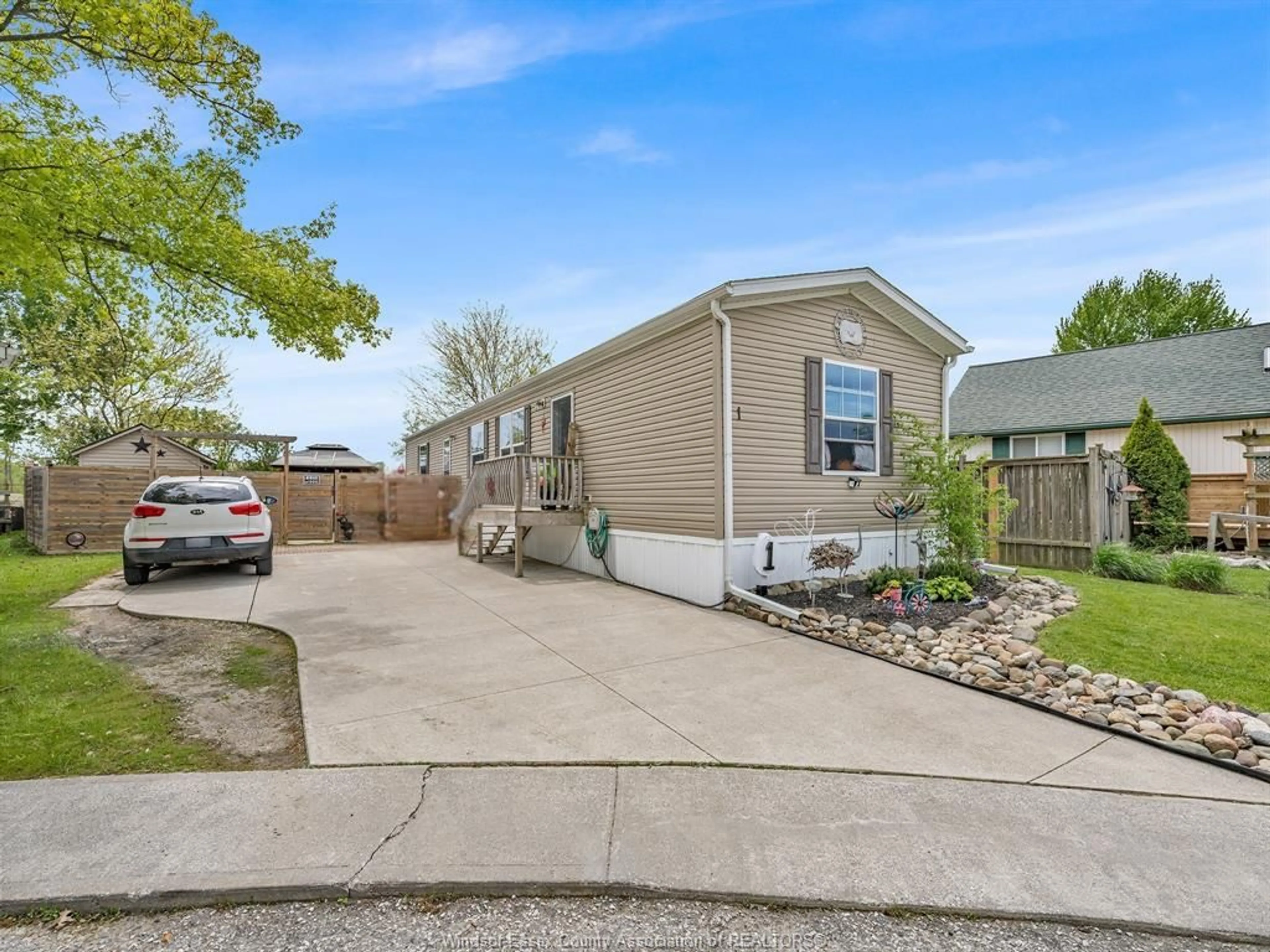 Home with vinyl exterior material, street for 1 OAK Crt, McGregor Ontario N0R 1J0