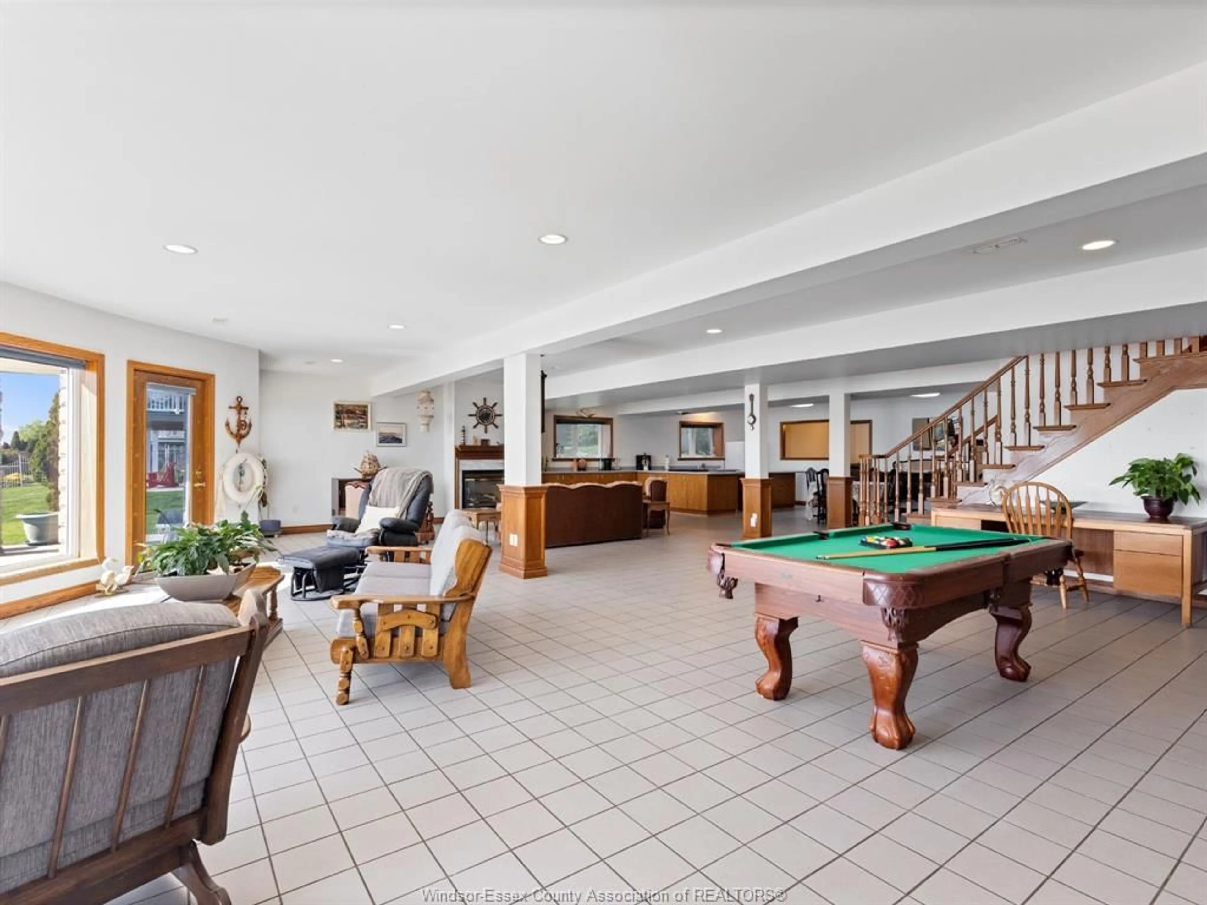 Lobby for 682 DALHOUSIE St, Amherstburg Ontario N9V 3B2
