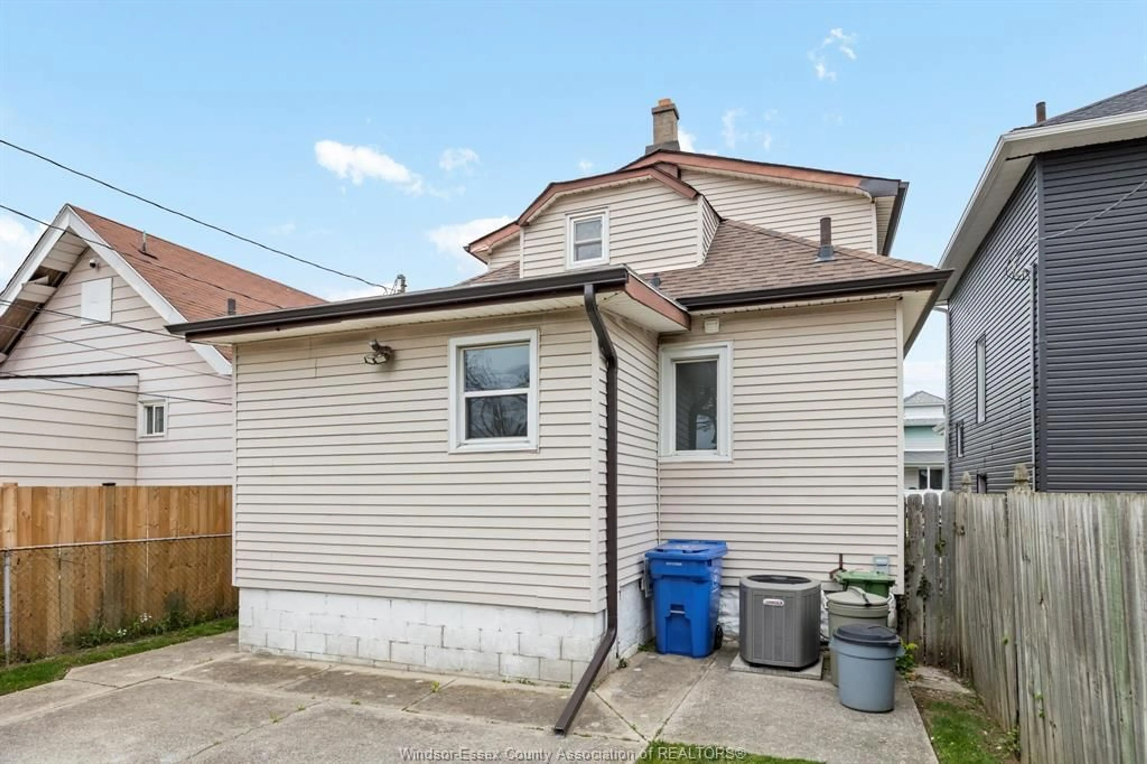Unknown for 919 ELSMERE, Windsor Ontario N9A 2A8