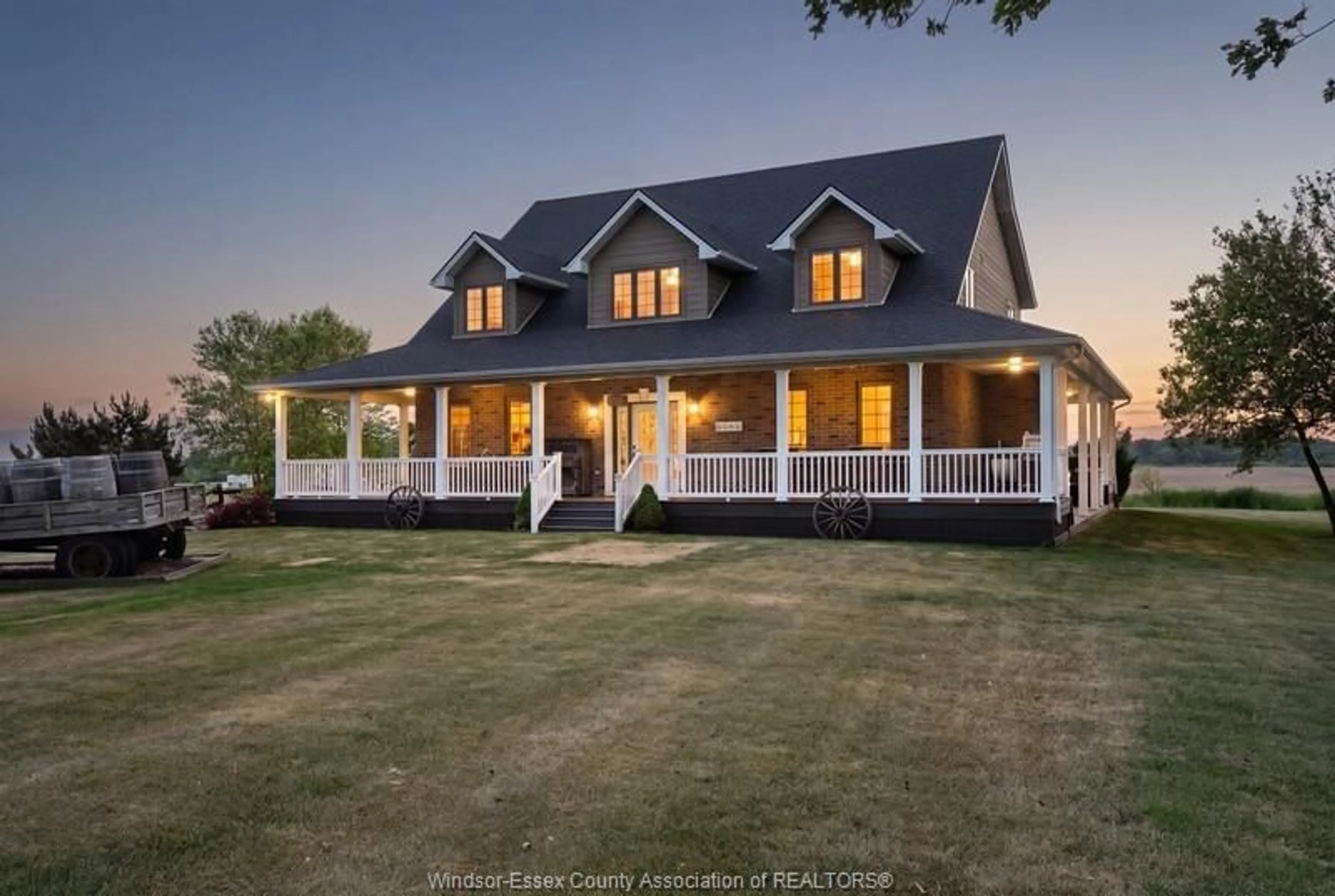 Home with vinyl exterior material, unknown for 658 Talbot St, Leamington Ontario N0P 2P0