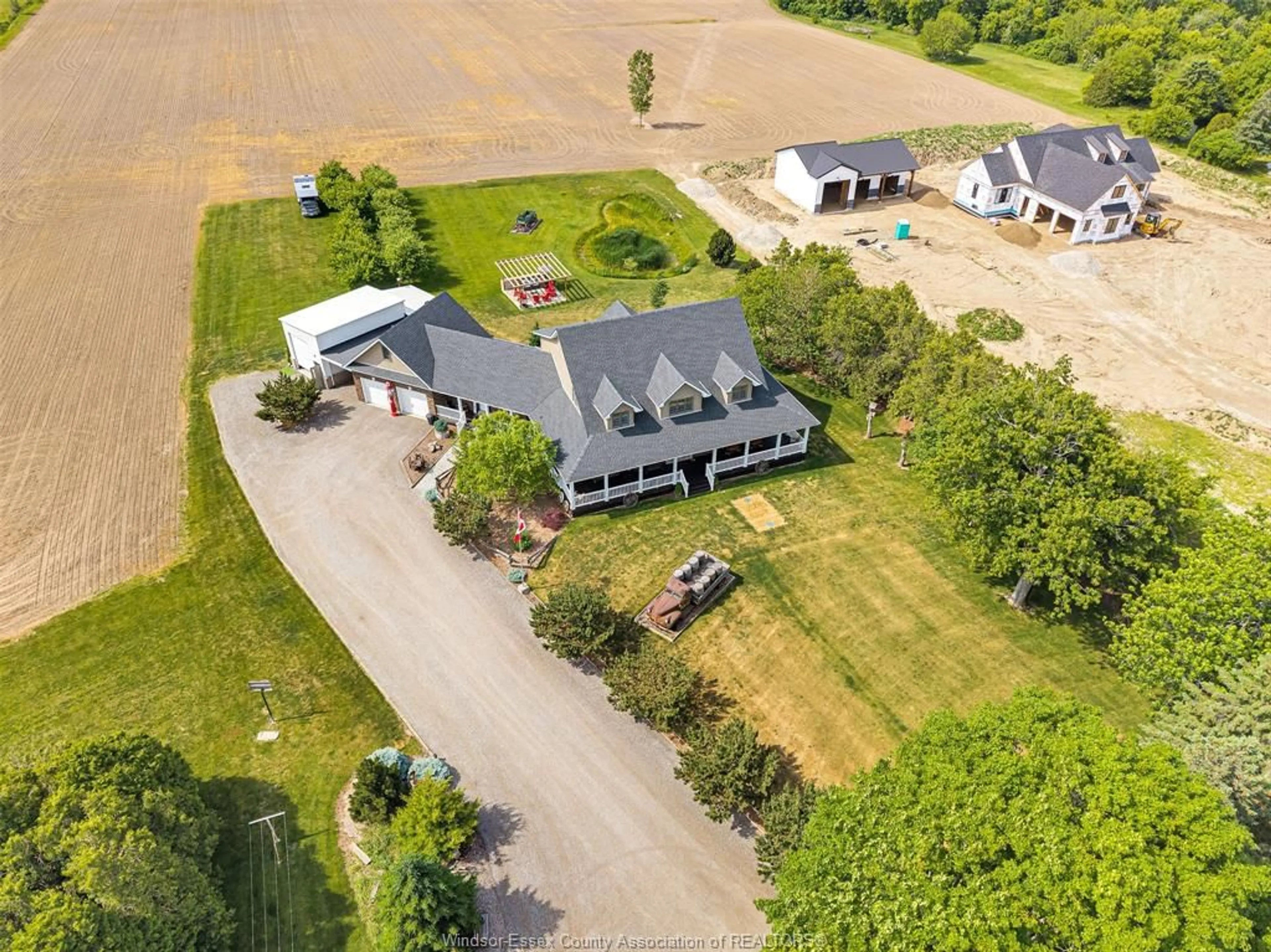 A pic from outside/outdoor area/front of a property/back of a property/a pic from drone, unknown for 658 Talbot St, Leamington Ontario N0P 2P0