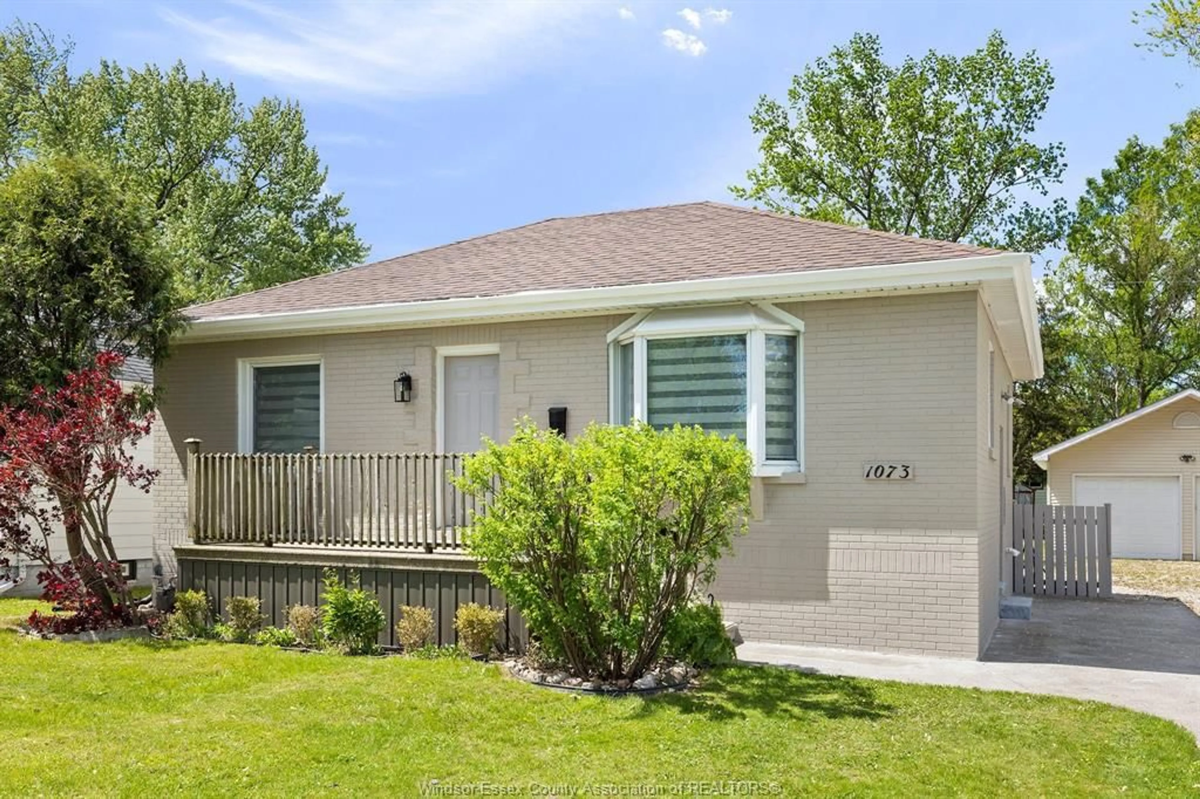 Home with vinyl exterior material, street for 1073 JEFFERSON, Windsor Ontario N9S 2R2