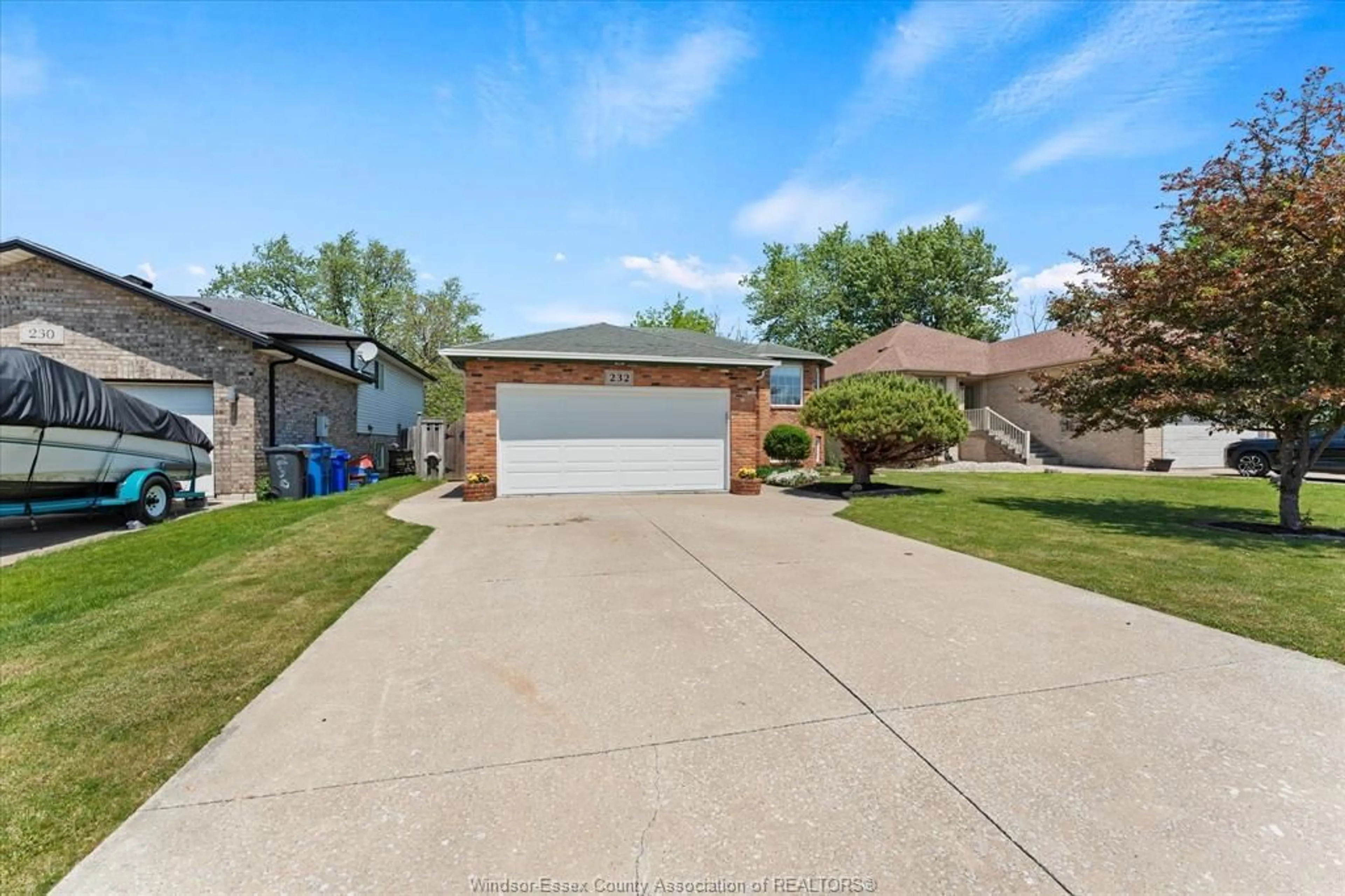 A pic from outside/outdoor area/front of a property/back of a property/a pic from drone, street for 232 KING JAMES, Emeryville Ontario N0R 1A0