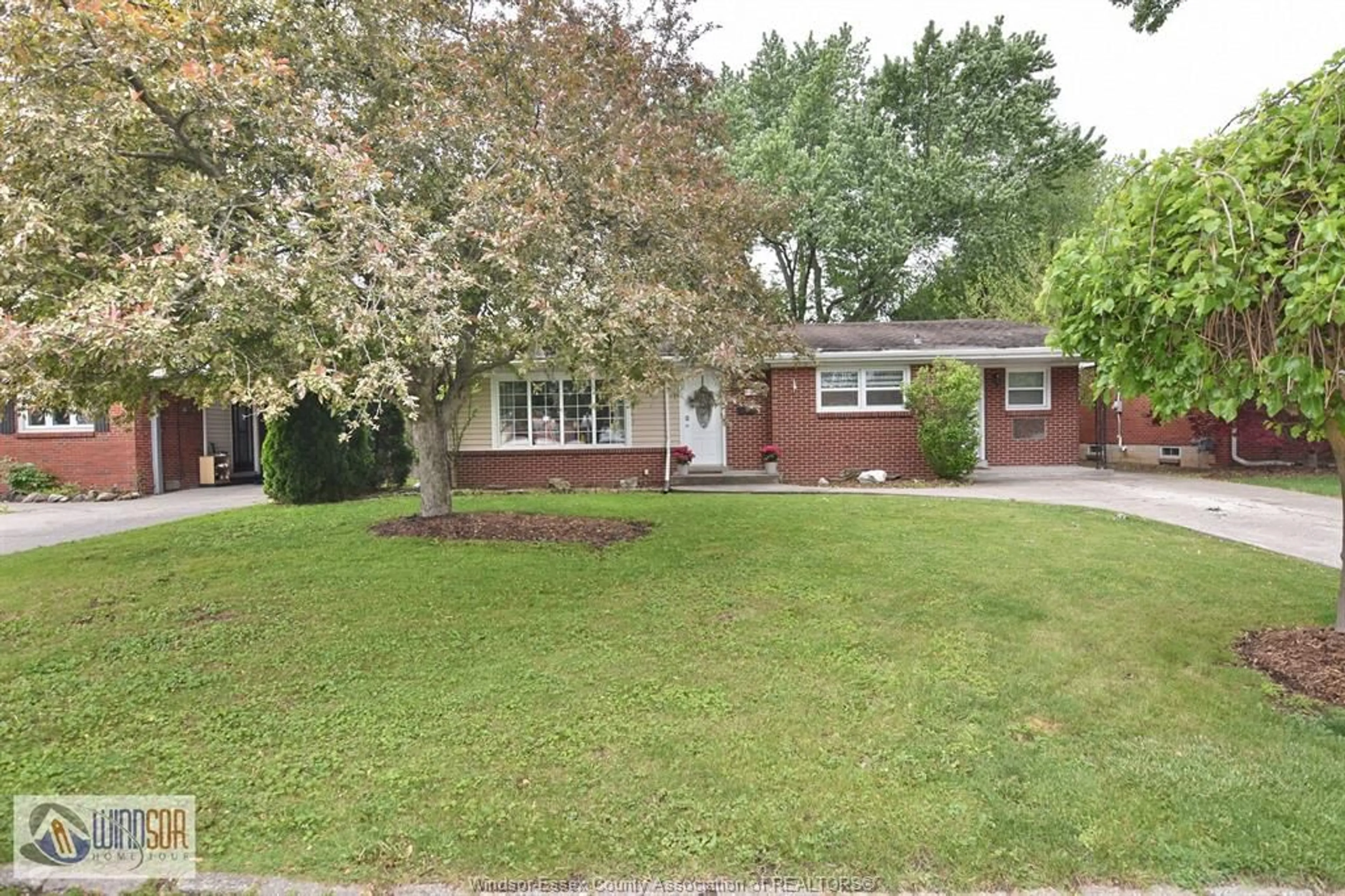 Home with brick exterior material, street for 3165 VIRGINIA PARK Ave, Windsor Ontario N9E 2C1