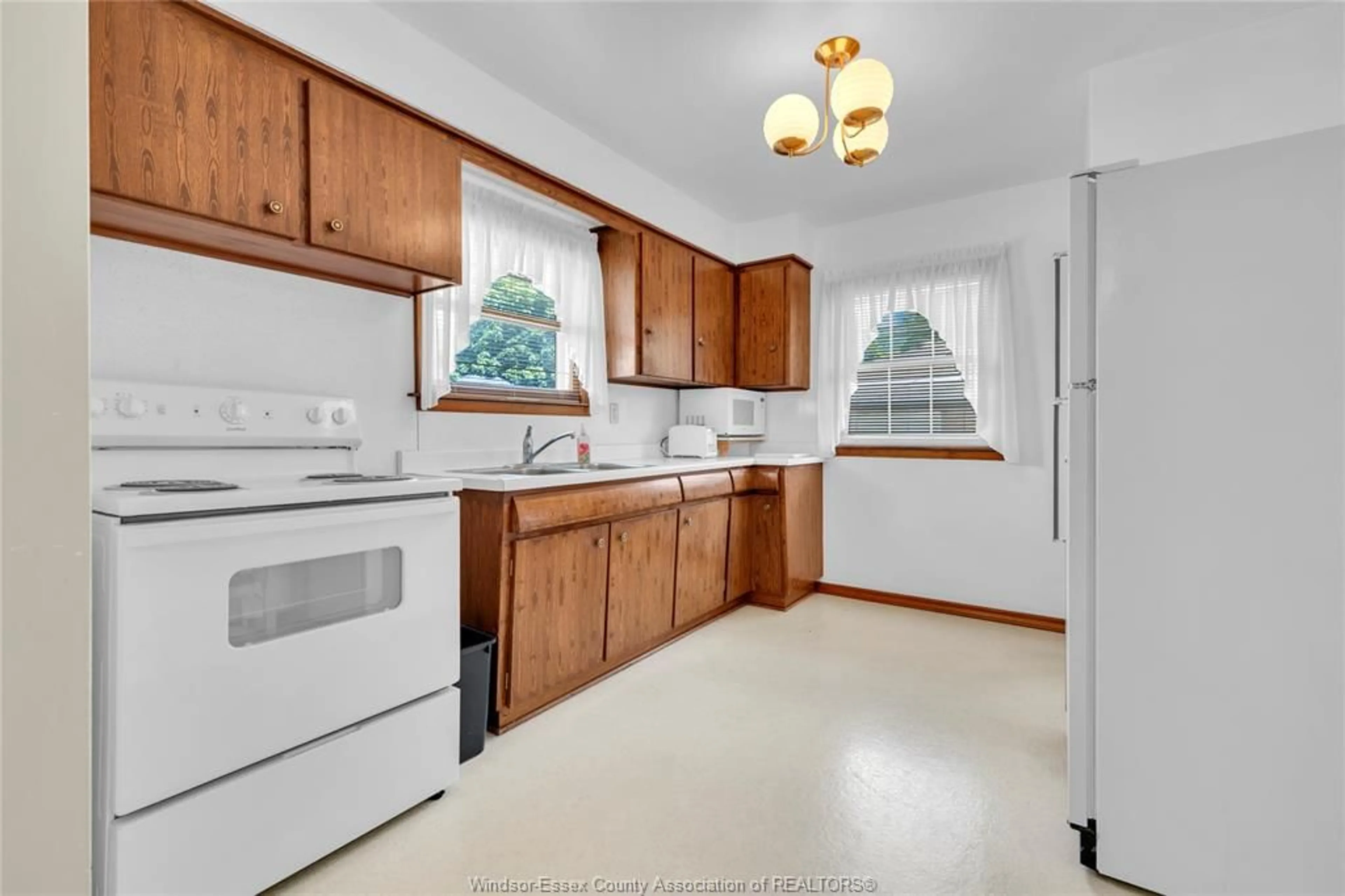 Standard kitchen, ceramic/tile floor for 380 PARTINGTON, Windsor Ontario N9B 2N5