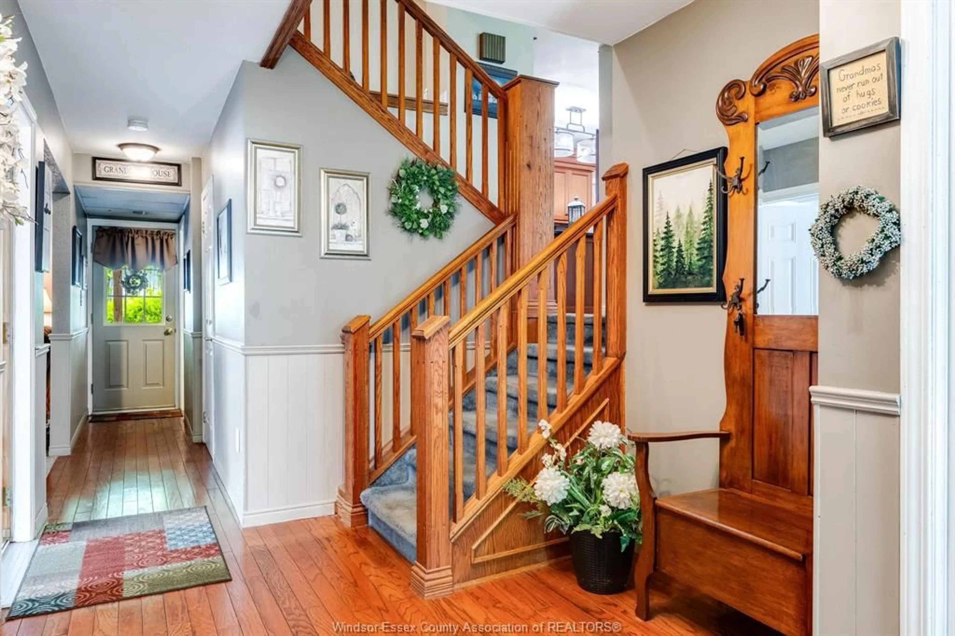 Indoor foyer for 863 Road 6, Ruthven Ontario N0P 2G0