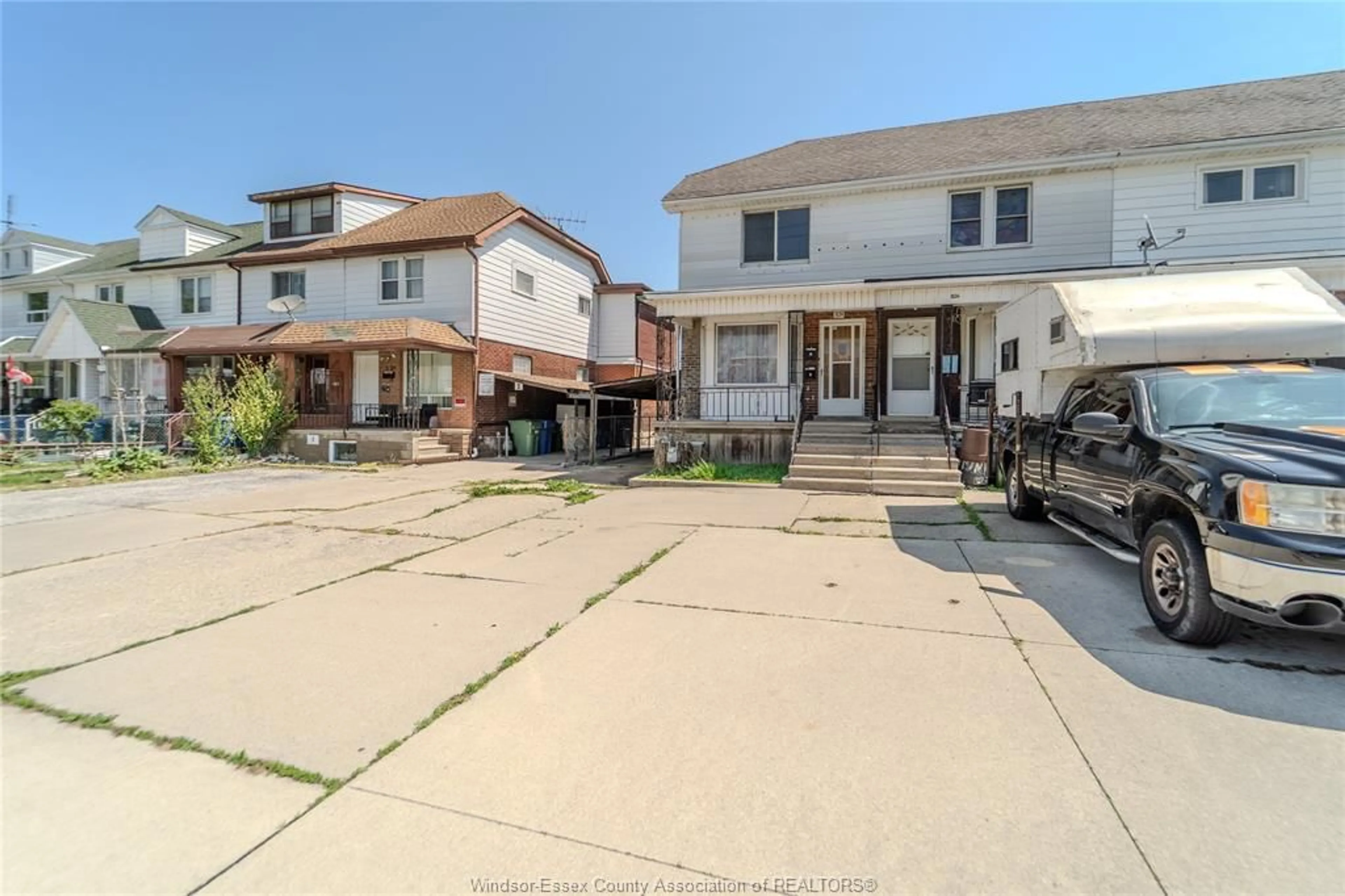 A pic from outside/outdoor area/front of a property/back of a property/a pic from drone, street for 1124 Mercer St, Windsor Ontario N9A 1N9
