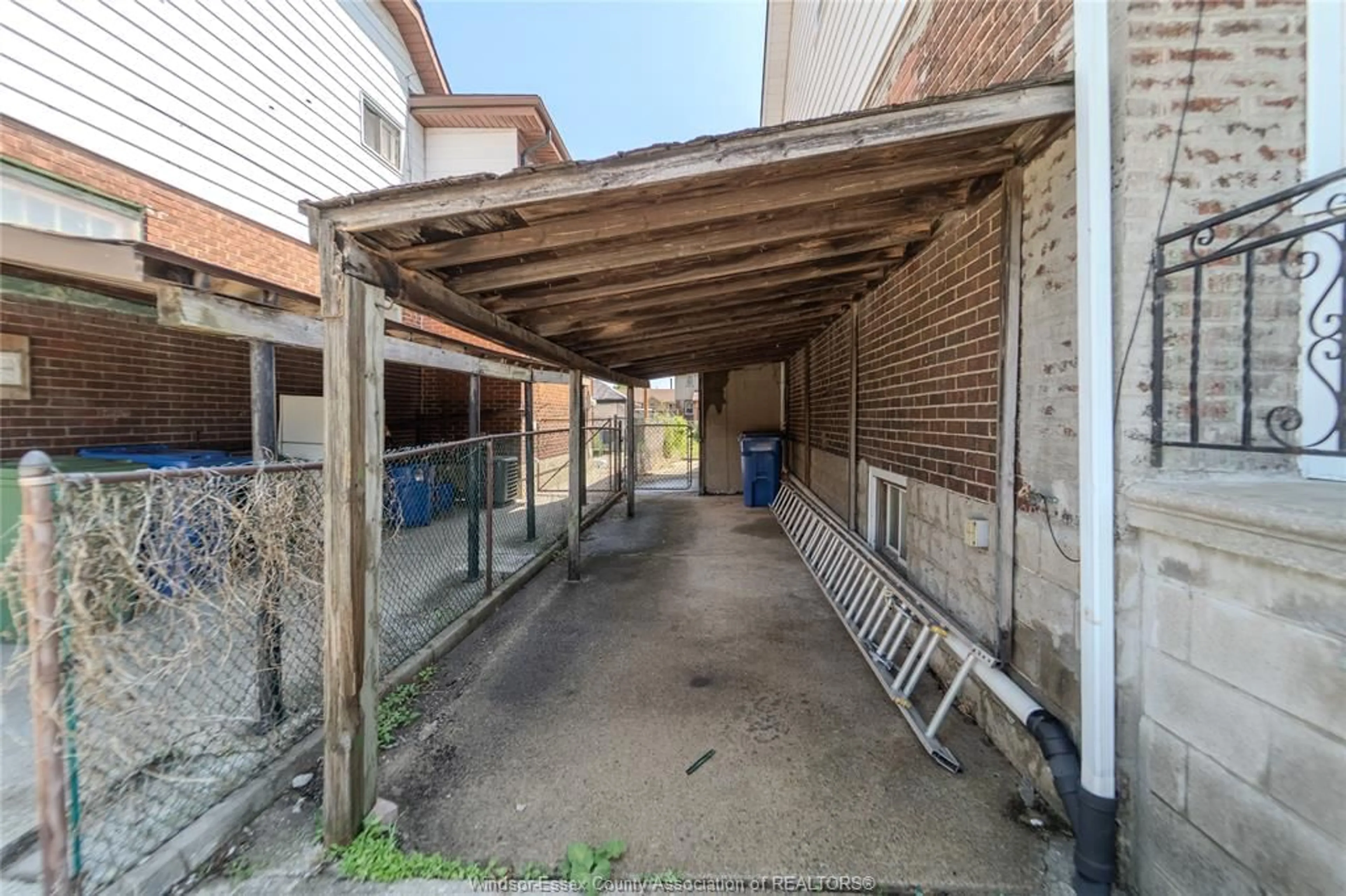 Patio, street for 1124 Mercer St, Windsor Ontario N9A 1N9