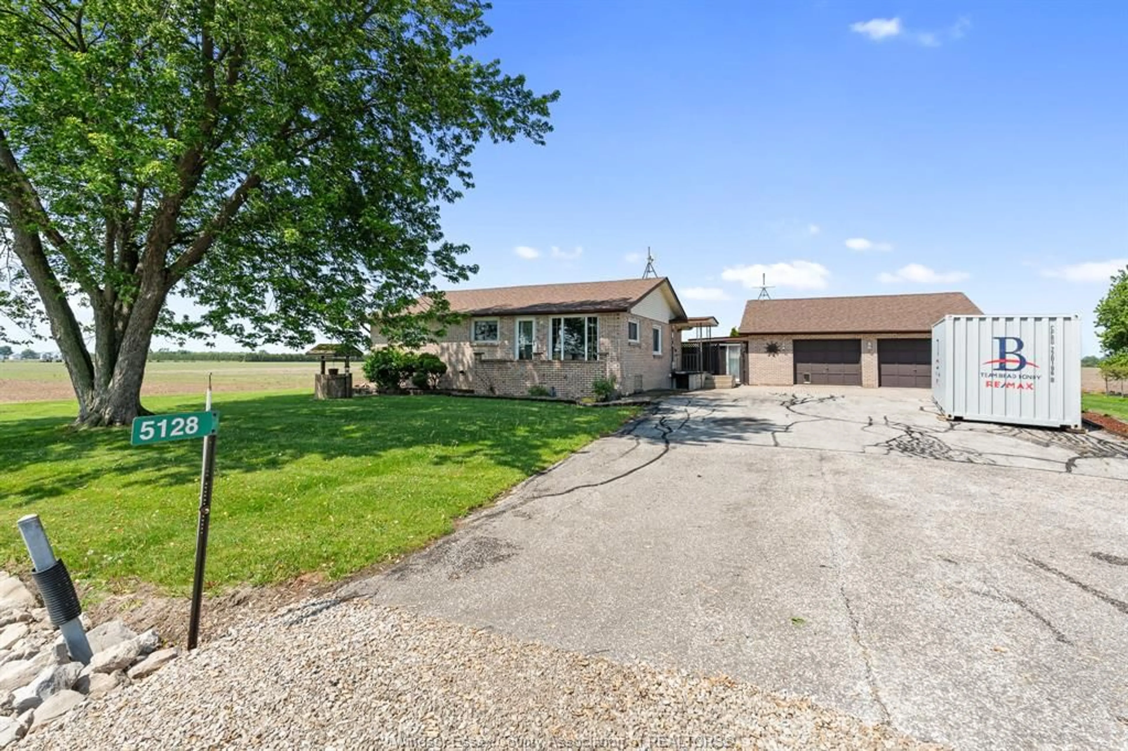 A pic from outside/outdoor area/front of a property/back of a property/a pic from drone, street for 5128 Concession 5 Rd, Amherstburg Ontario N9V 9Y9