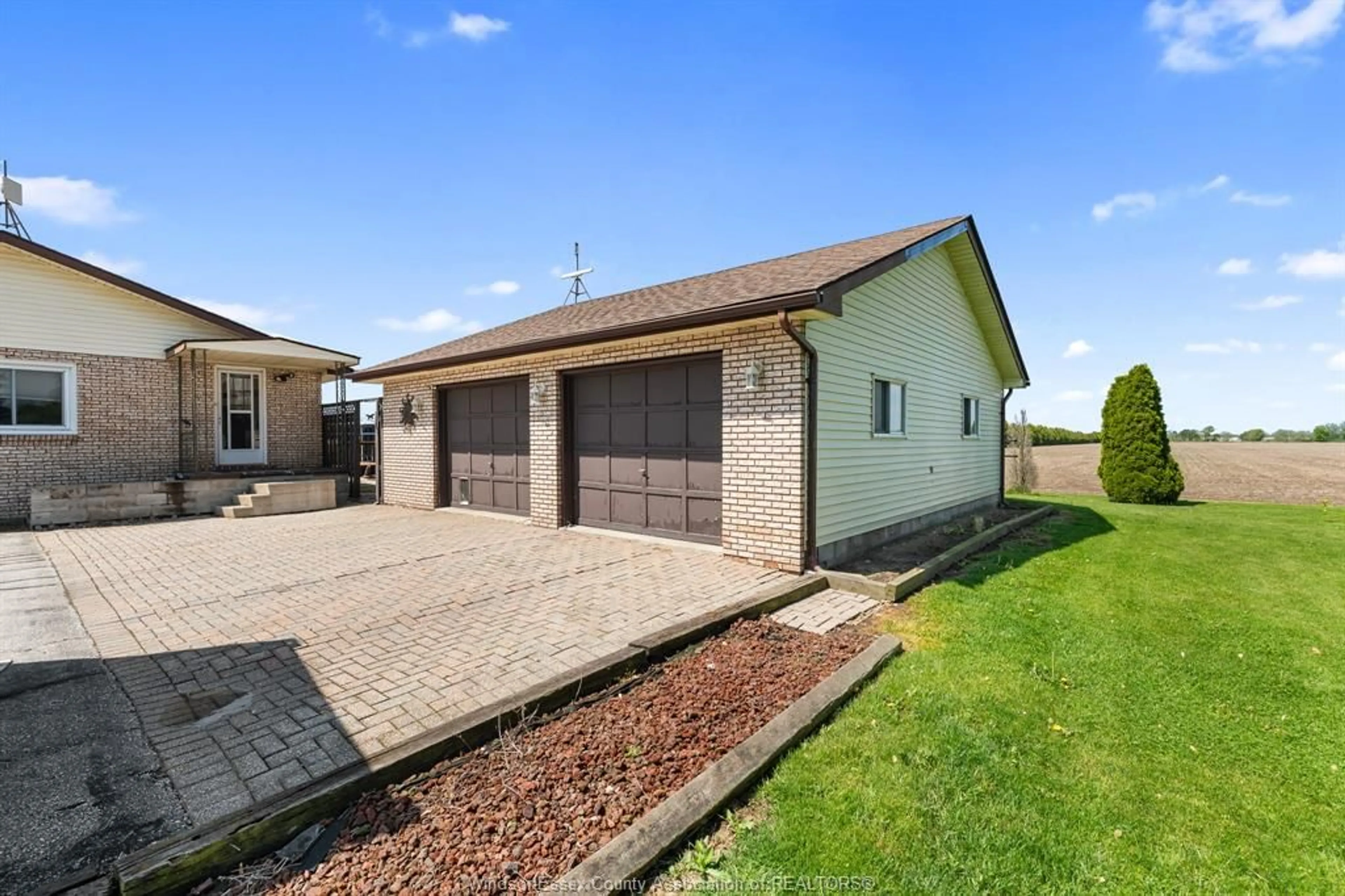 A pic from outside/outdoor area/front of a property/back of a property/a pic from drone, street for 5128 Concession 5 Rd, Amherstburg Ontario N9V 9Y9