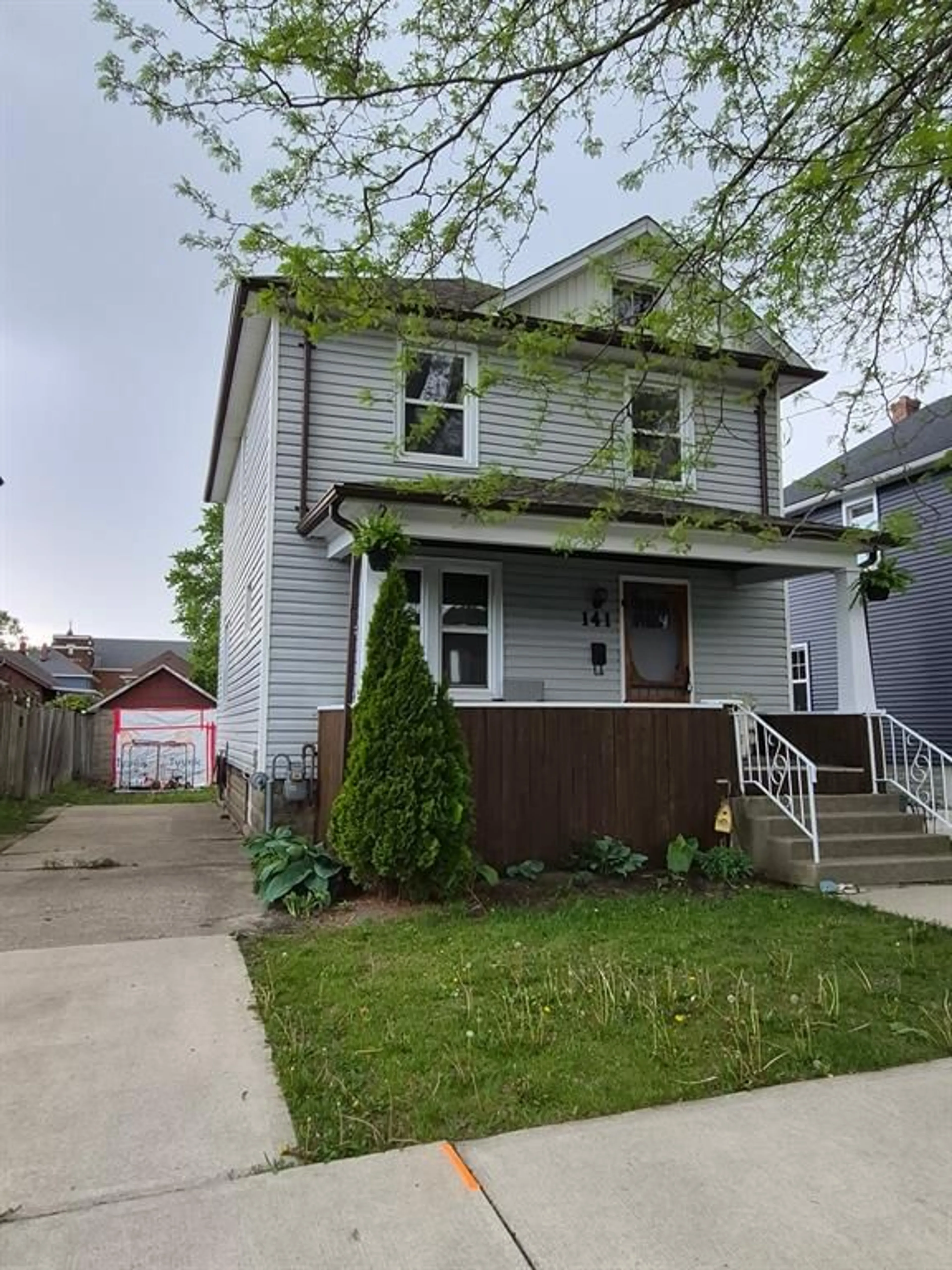 Home with vinyl exterior material, street for 141 RICHARD St, Sarnia Ontario N7T 1S6