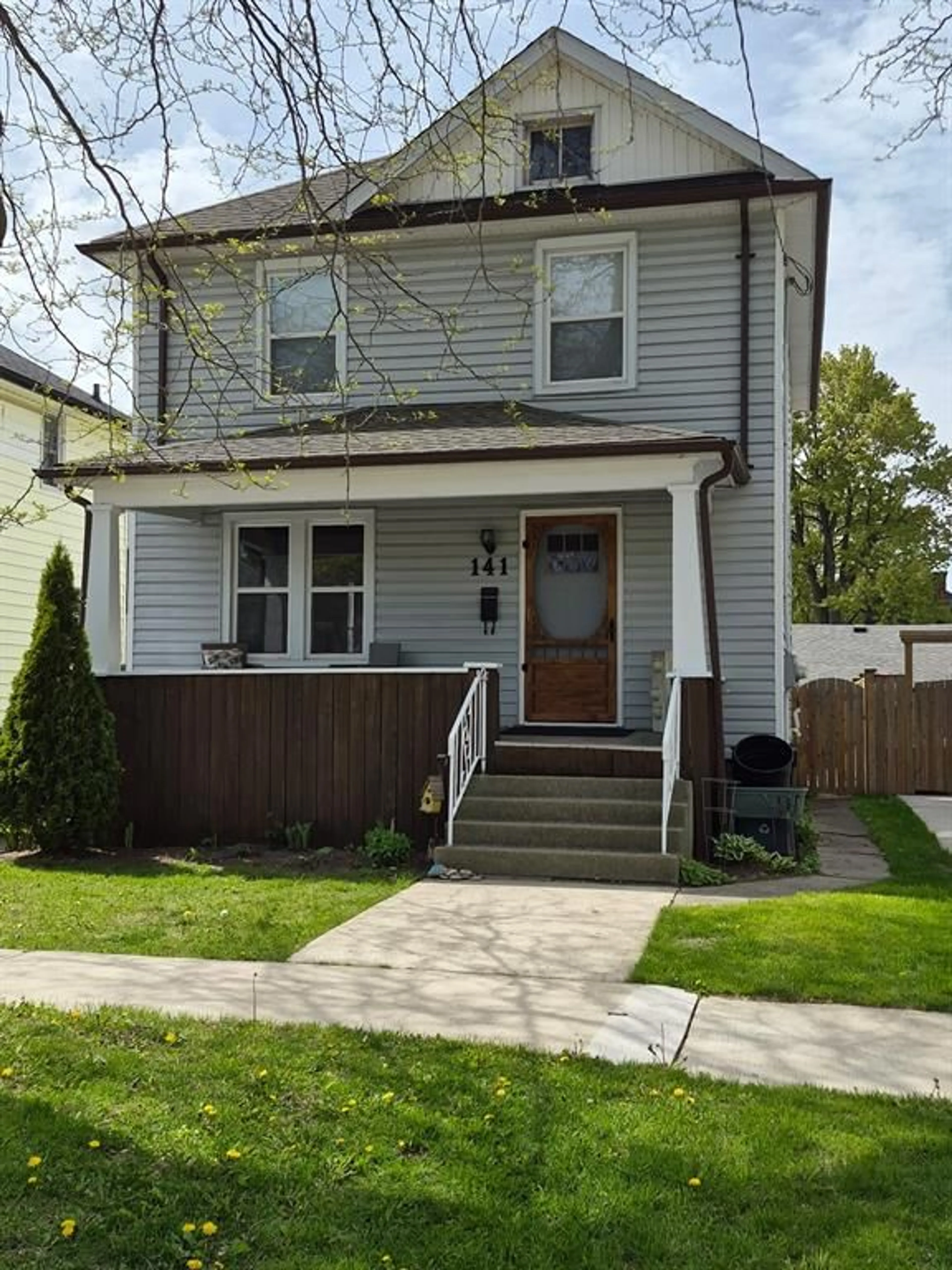 Home with vinyl exterior material, street for 141 RICHARD St, Sarnia Ontario N7T 1S6