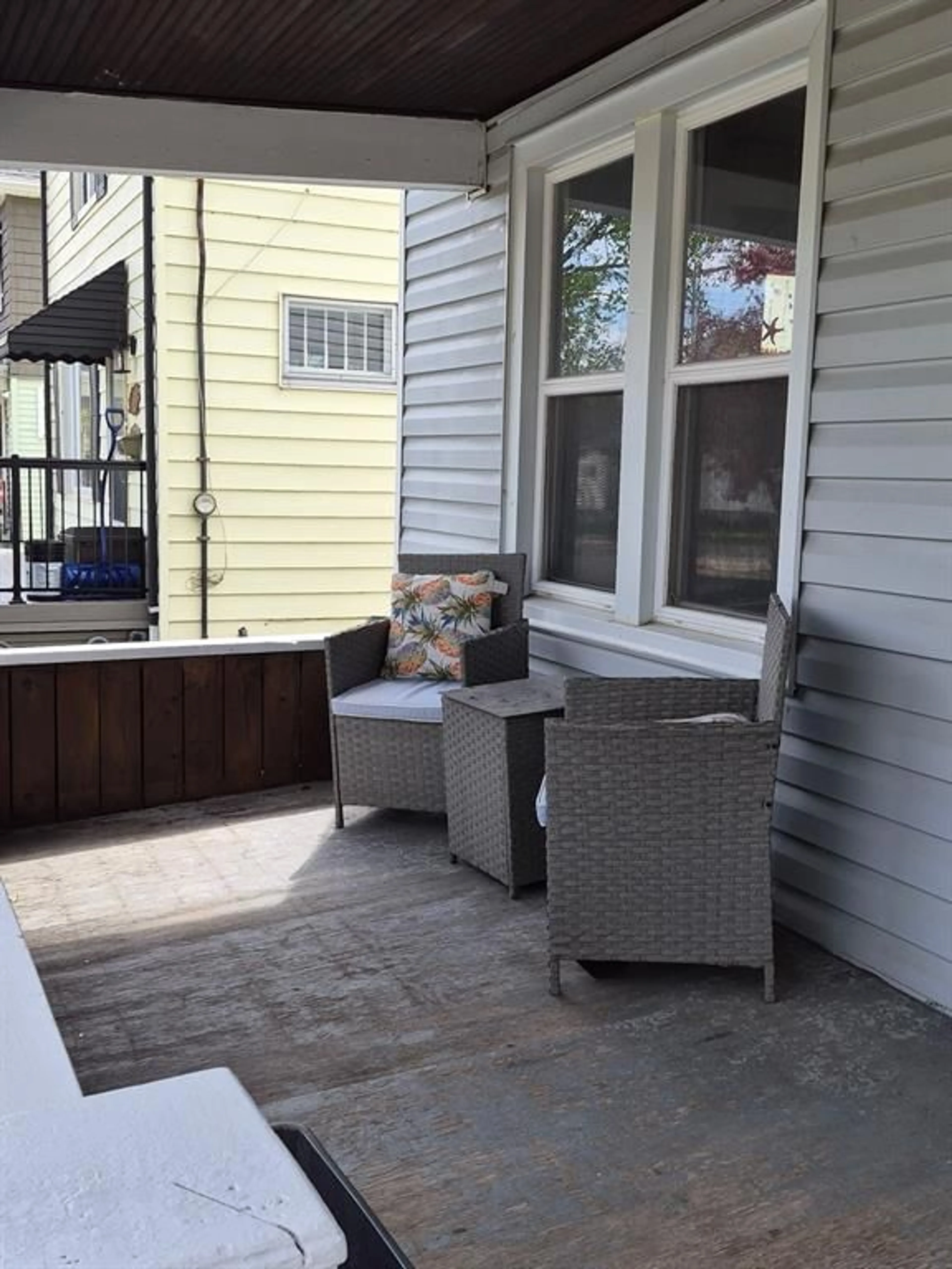 Patio, street for 141 RICHARD St, Sarnia Ontario N7T 1S6