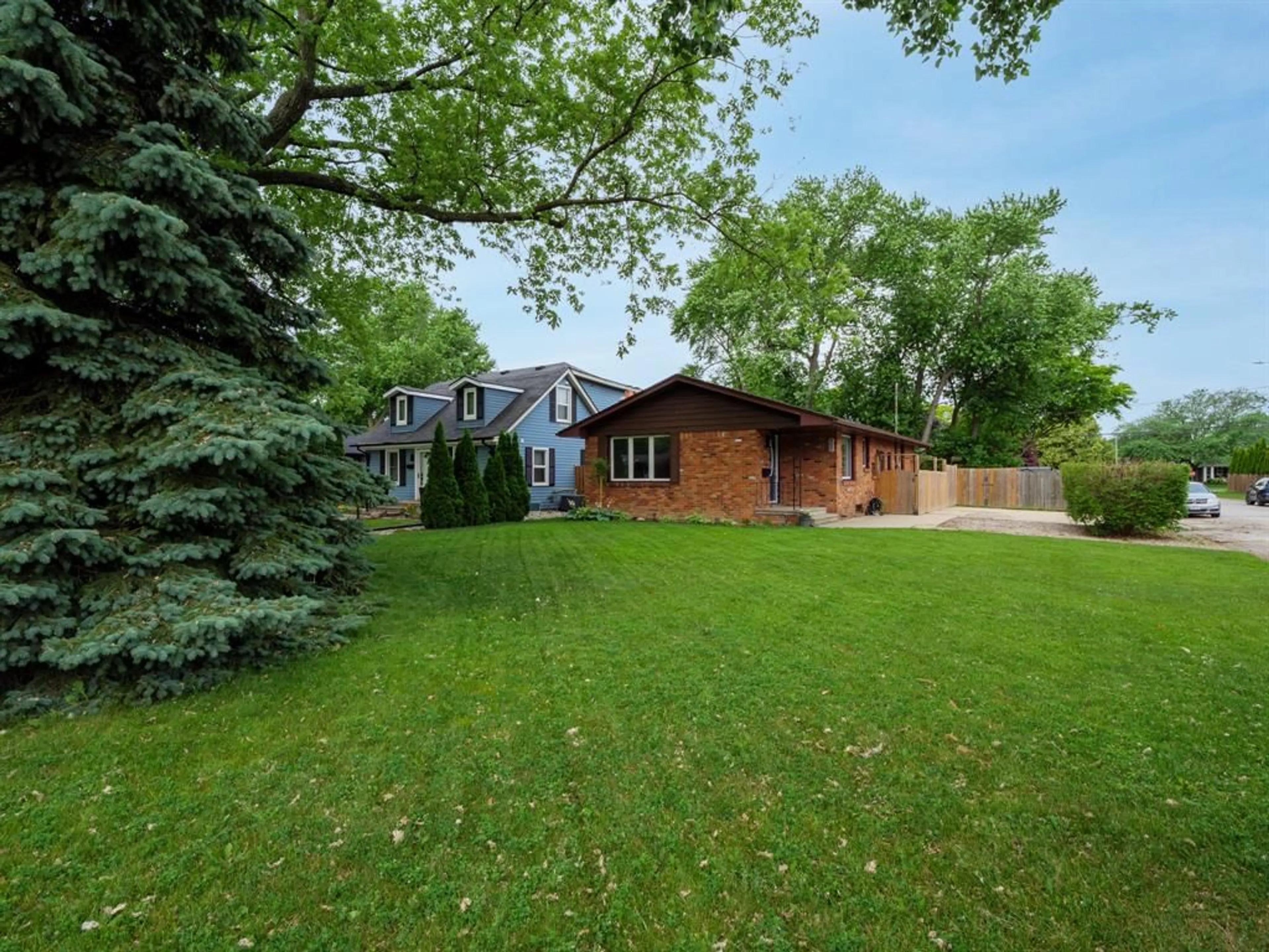 A pic from outside/outdoor area/front of a property/back of a property/a pic from drone, street for 305 EDGEWATER Blvd, Tecumseh Ontario N8N 2G9