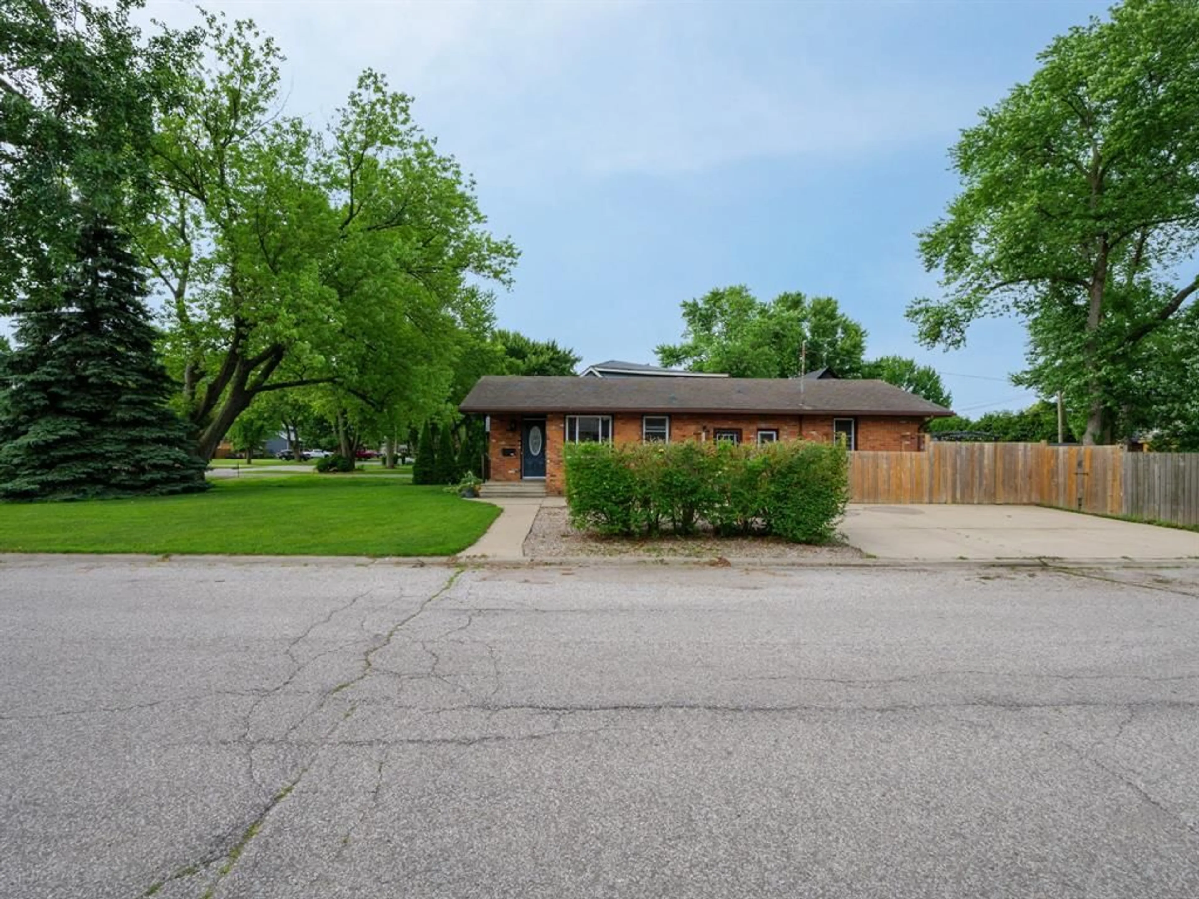 Home with brick exterior material, street for 305 EDGEWATER Blvd, Tecumseh Ontario N8N 2G9