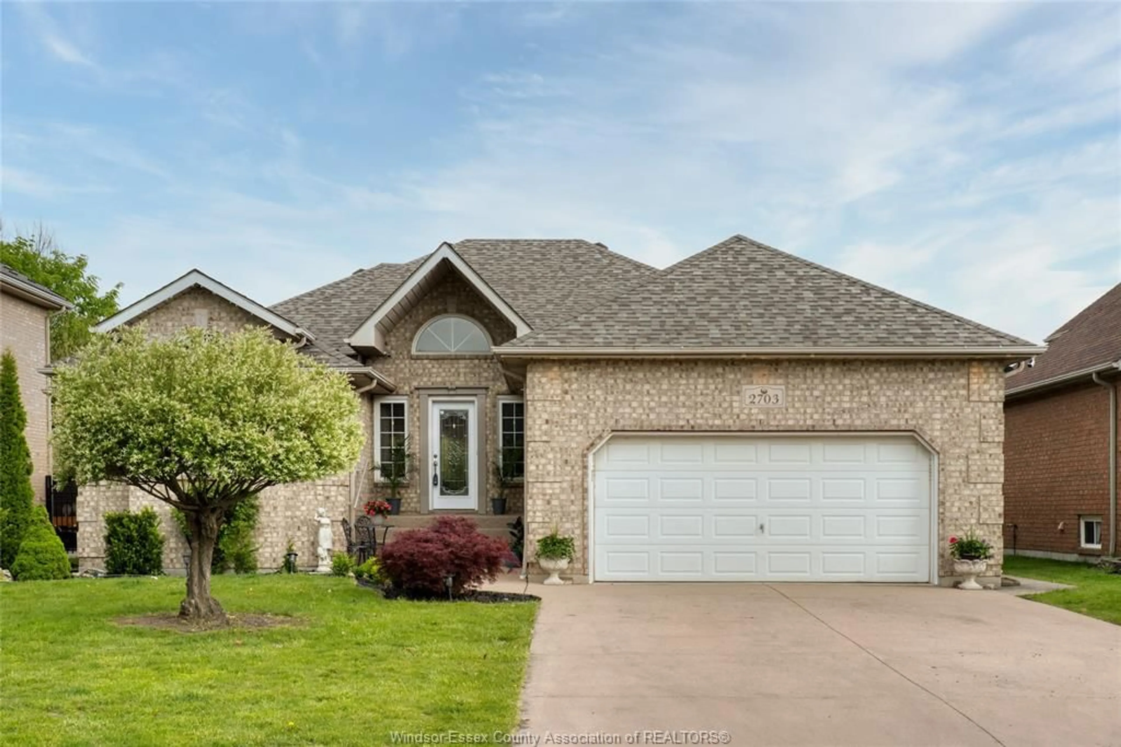 Home with brick exterior material, street for 2703 LOMBARDY Cres, LaSalle Ontario N9H 2Z1