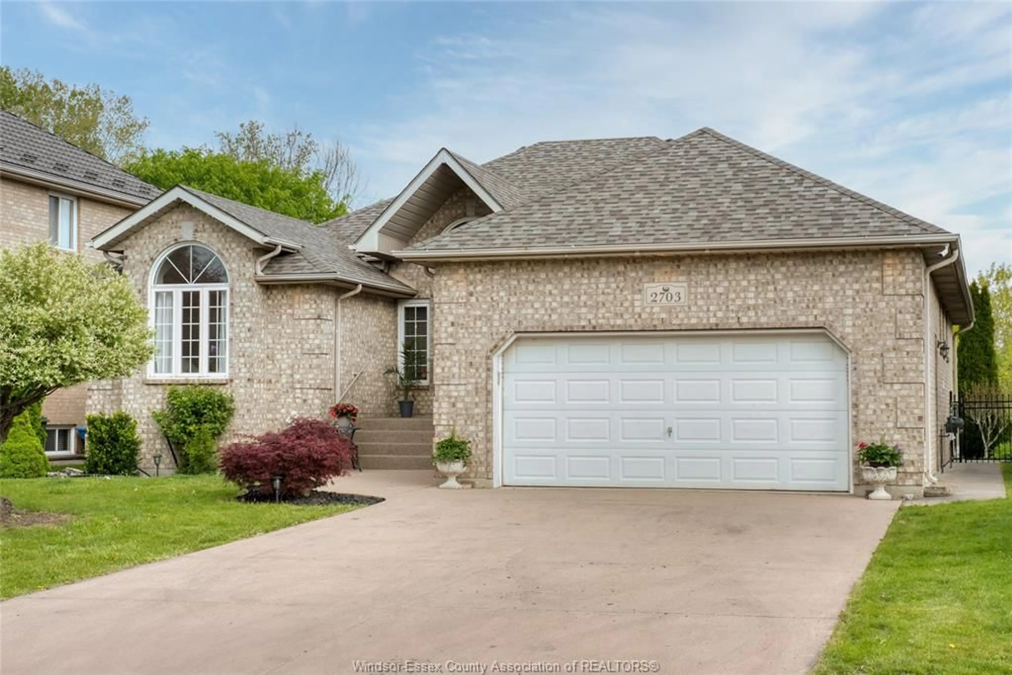 Home with brick exterior material, street for 2703 LOMBARDY Cres, LaSalle Ontario N9H 2Z1