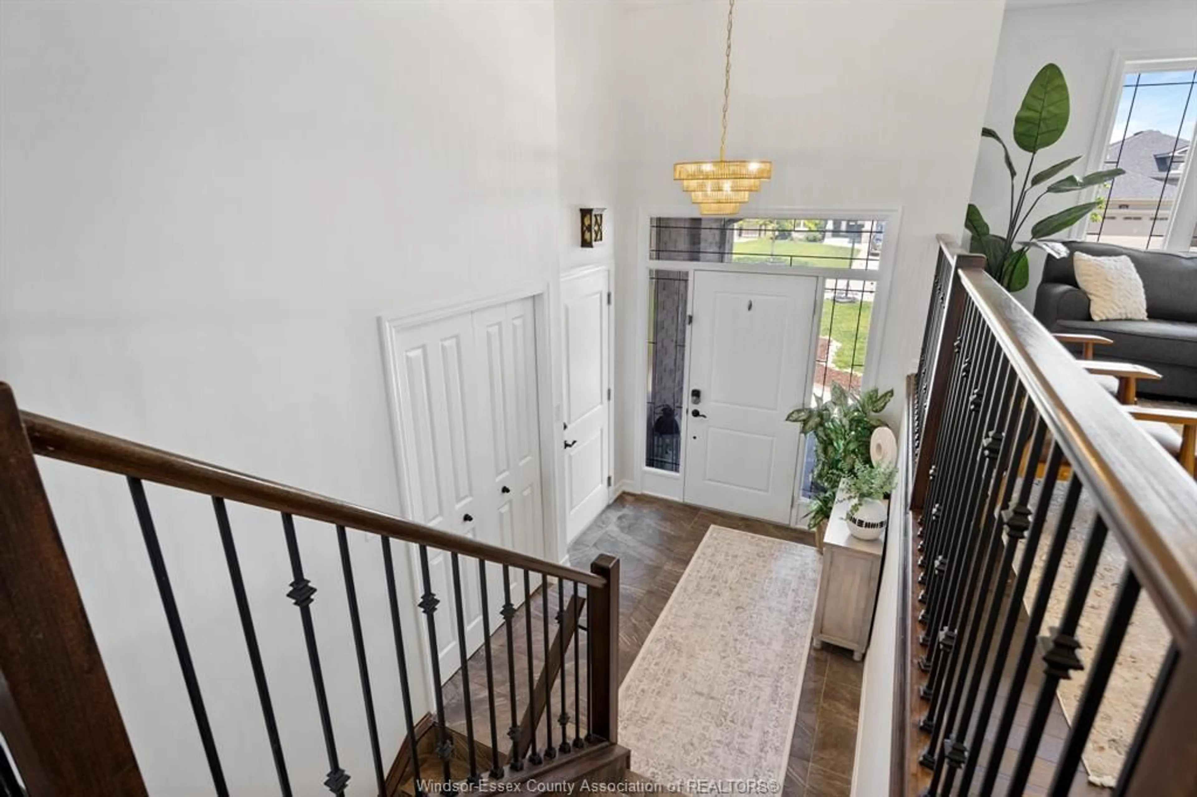 Indoor foyer for 419 BROWN Cres, Amherstburg Ontario N9V 0C1