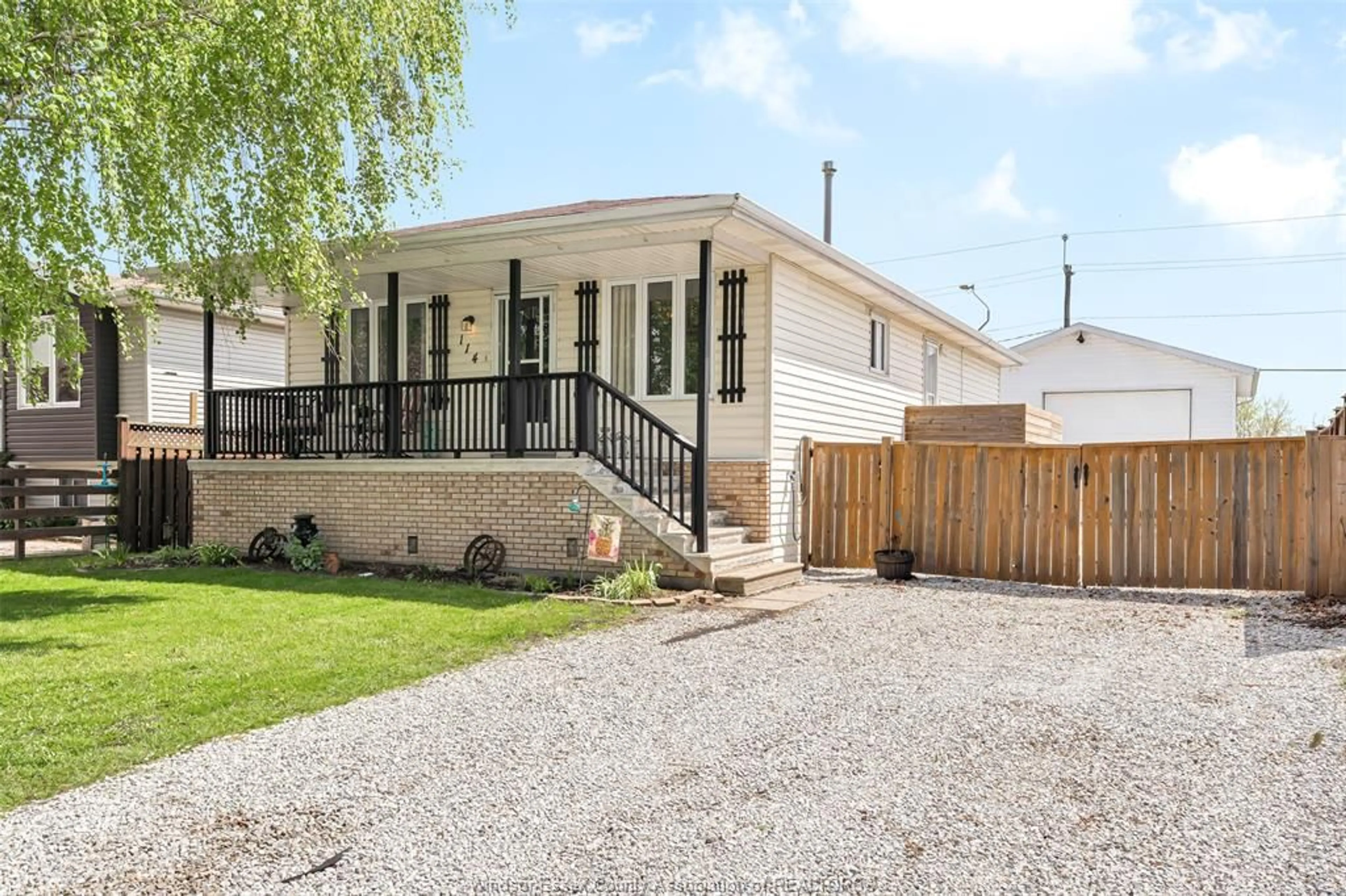 Unknown for 114 GLOUCESTER Dr, Colchester Ontario N0R 1G0