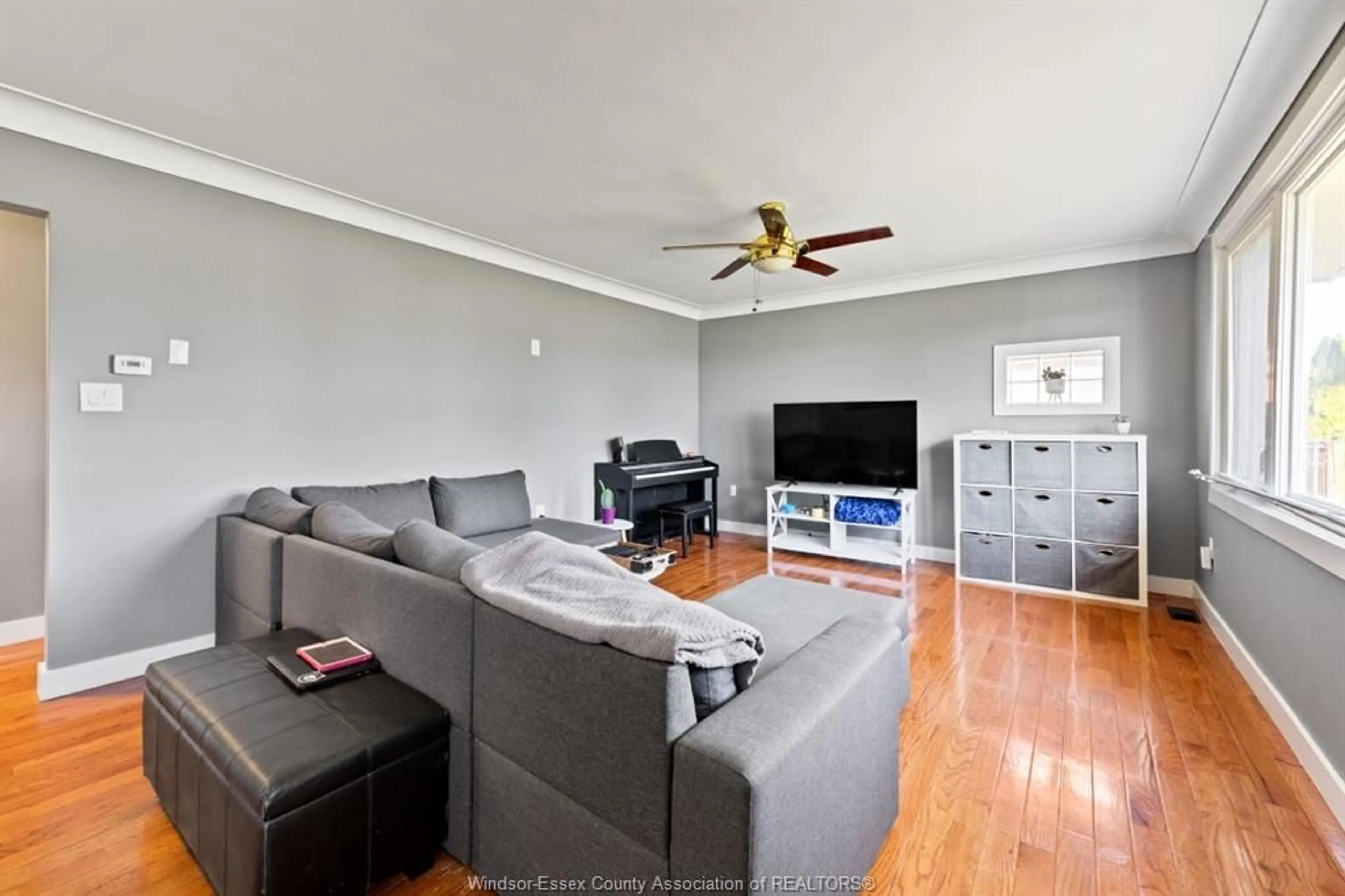 Living room with furniture, wood/laminate floor for 220 VICTORY, LaSalle Ontario N9J 1V6