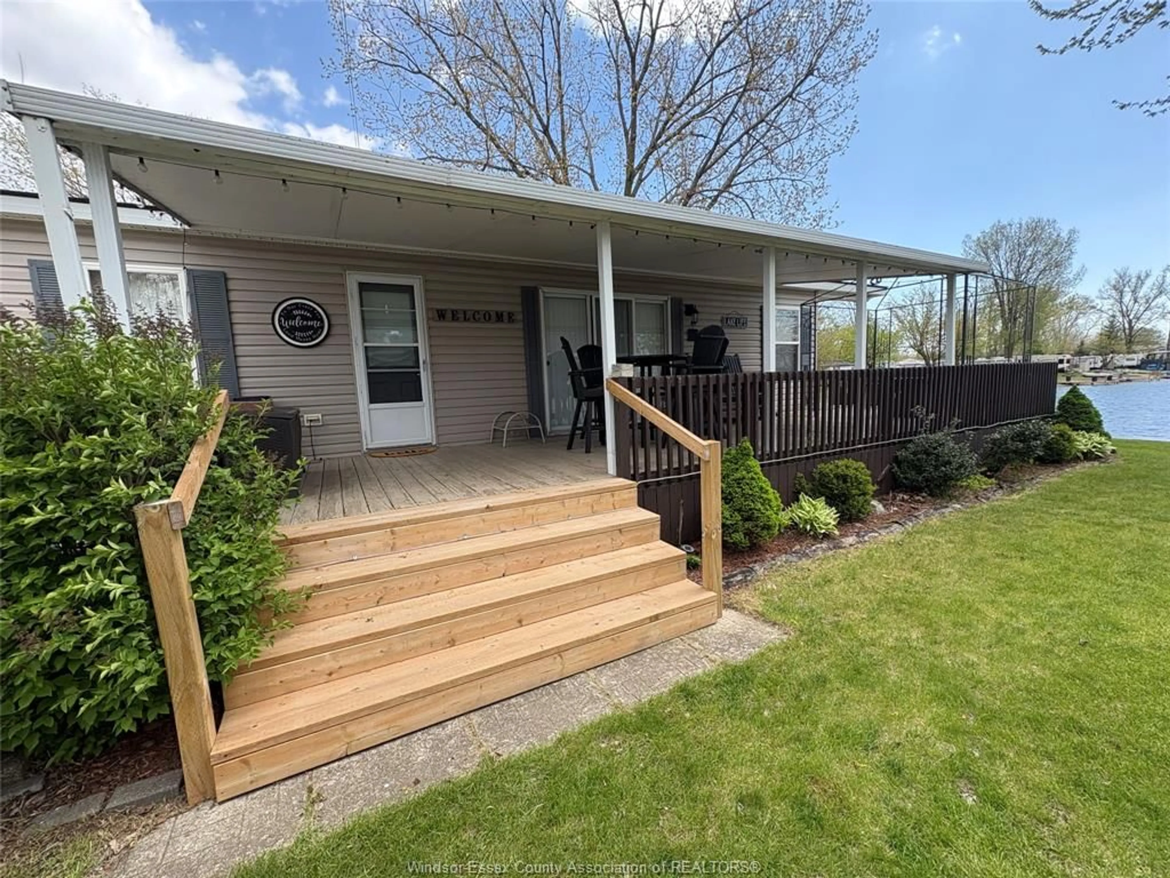 Home with vinyl exterior material, unknown for 16 MULBERRY Lane, Leamington Ontario N0P 2G0